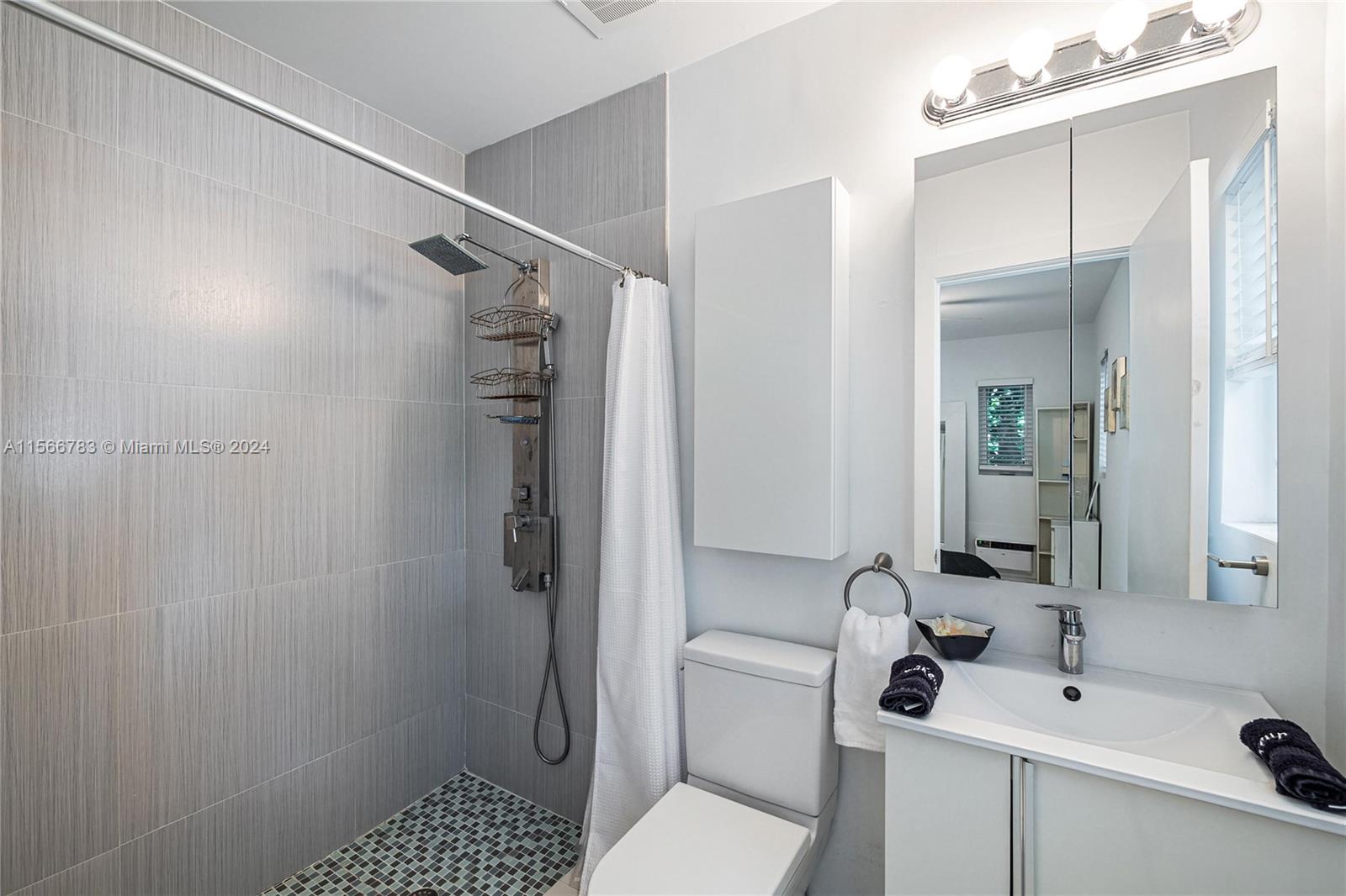 1419 WEST CONDO - Residential Lease