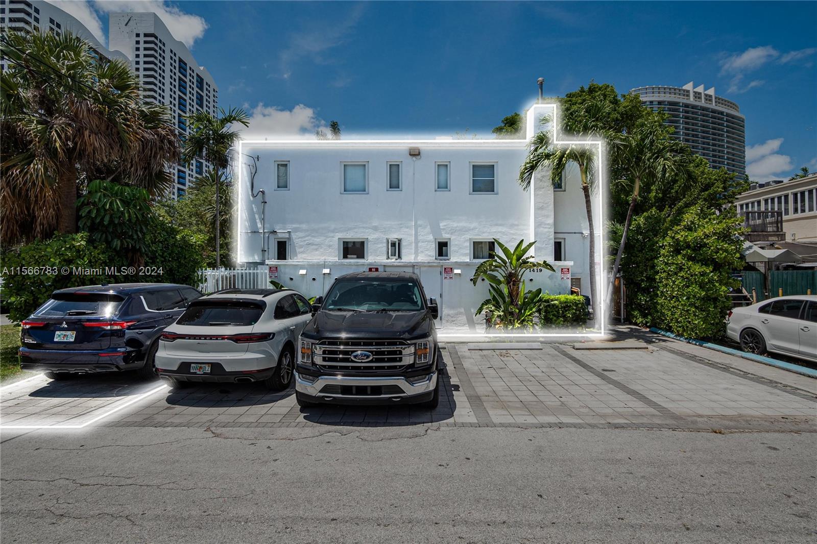 1419 WEST CONDO - Residential Lease