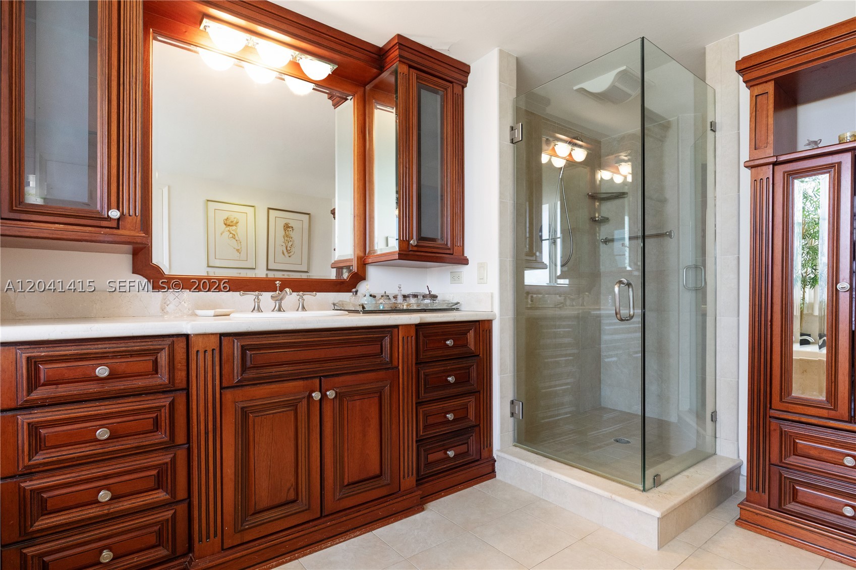VILLA REGINA CONDO - Residential