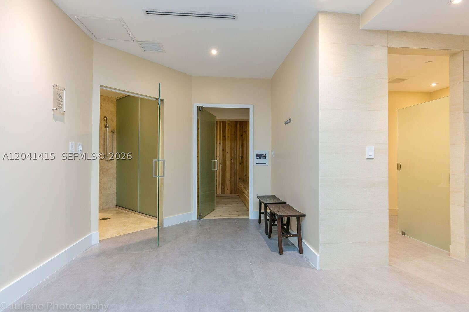 VILLA REGINA CONDO - Residential