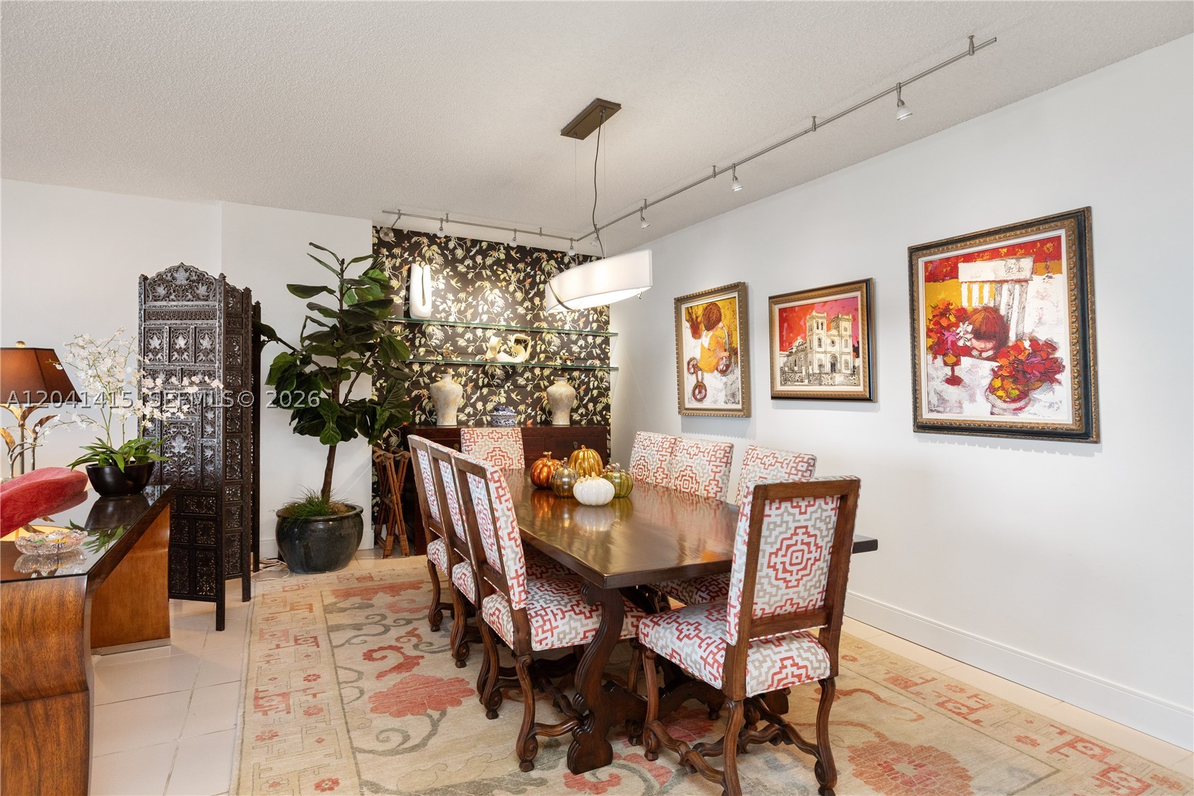 VILLA REGINA CONDO - Residential