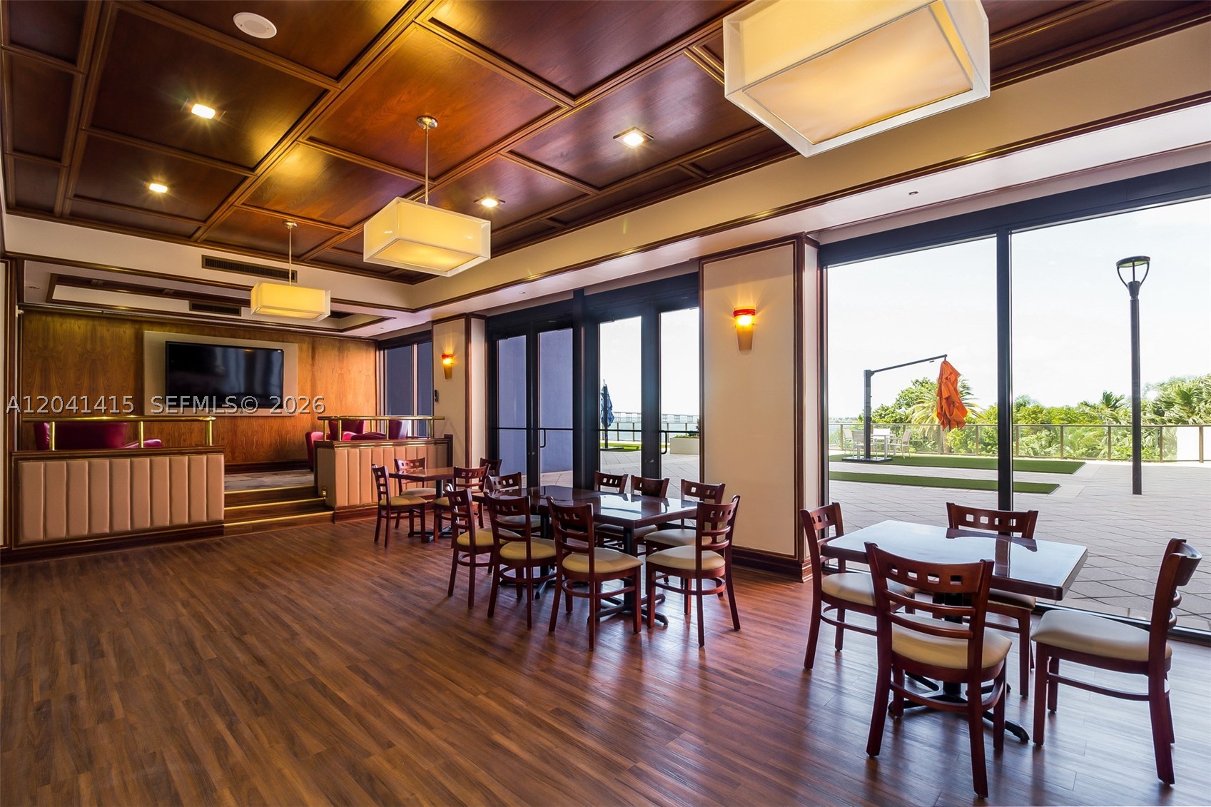 VILLA REGINA CONDO - Residential