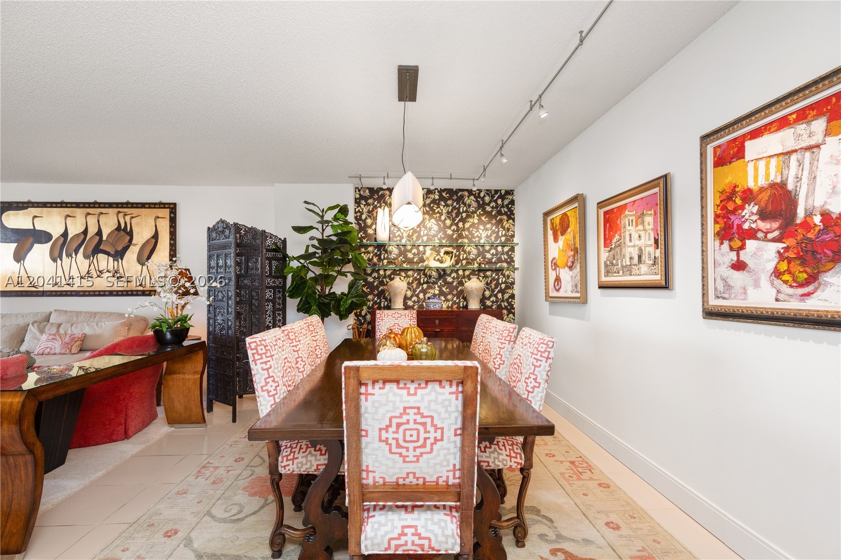 VILLA REGINA CONDO - Residential