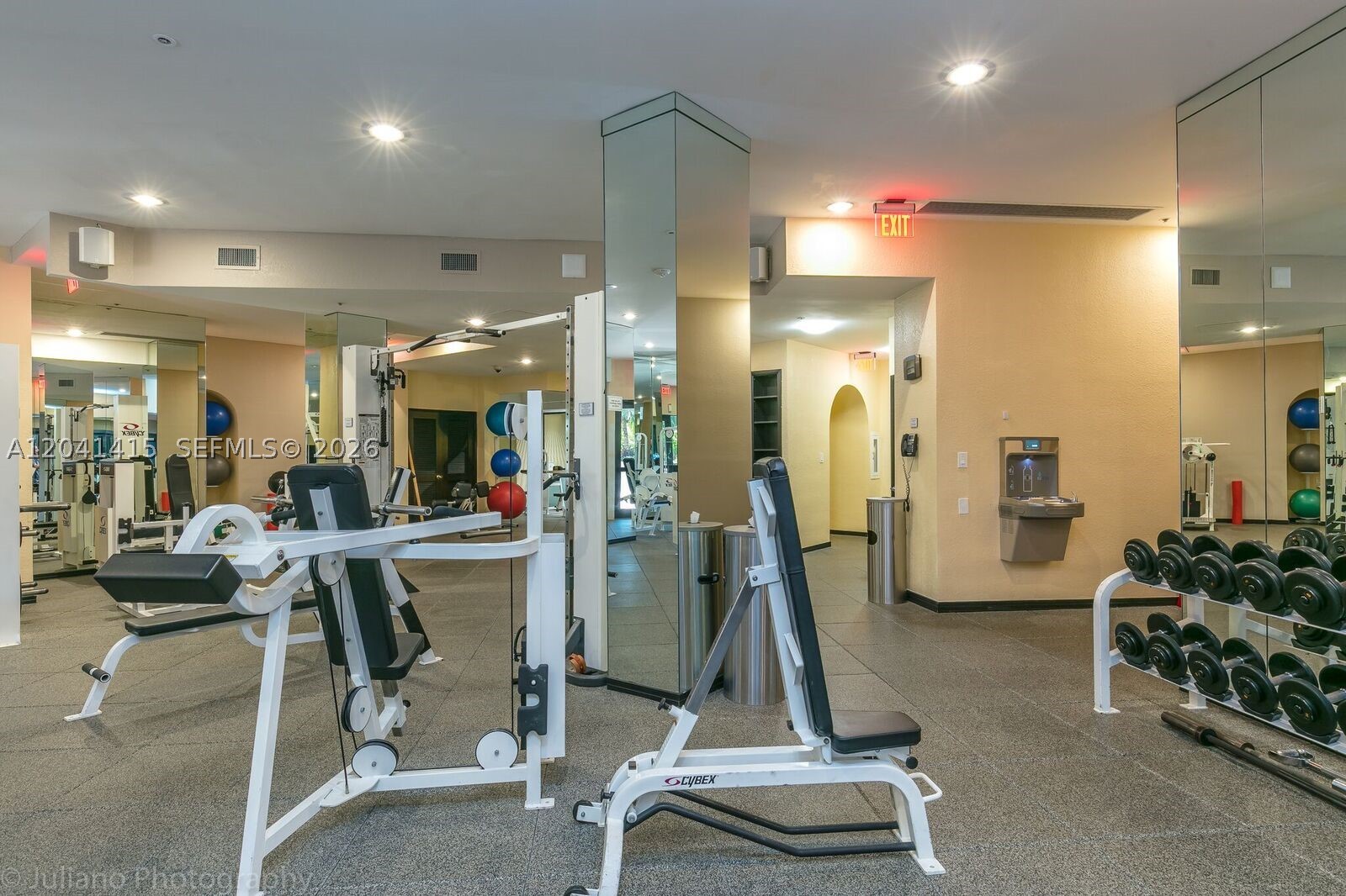 VILLA REGINA CONDO - Residential