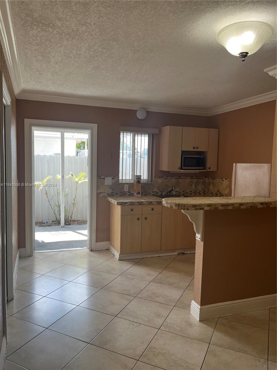 SUN-TAN VILLAGE SEC 4 - Residential Lease