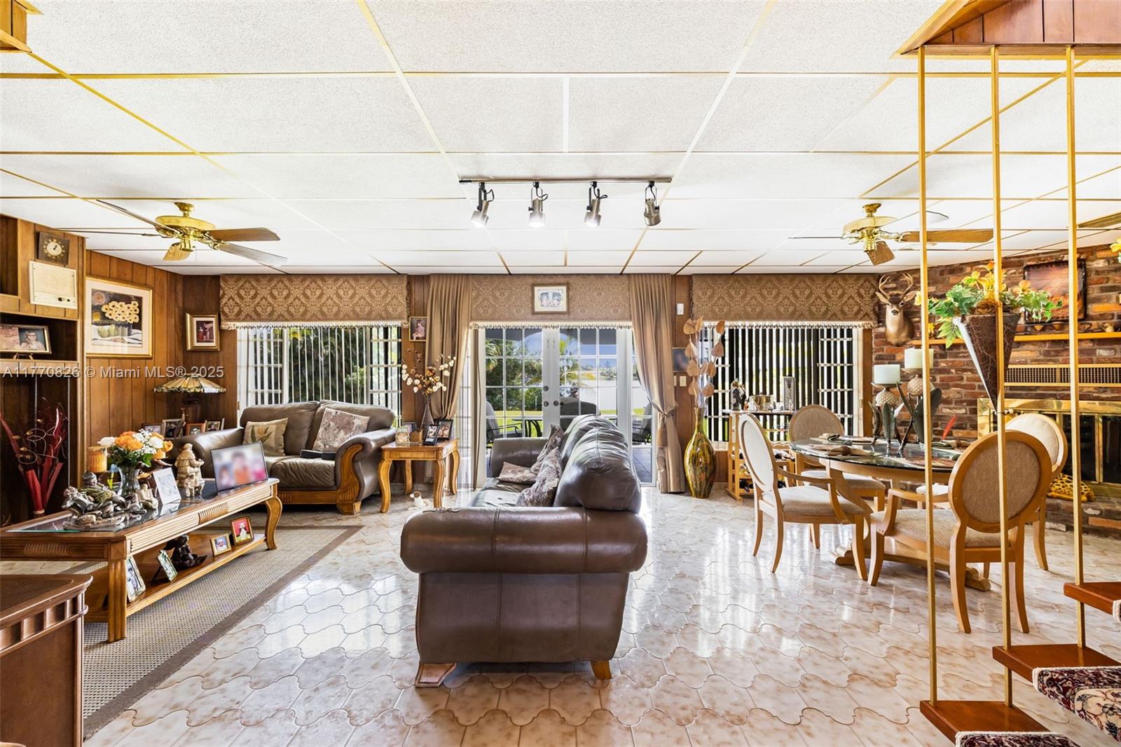 LAKE LAURENCE EST 1ST ADD - Residential