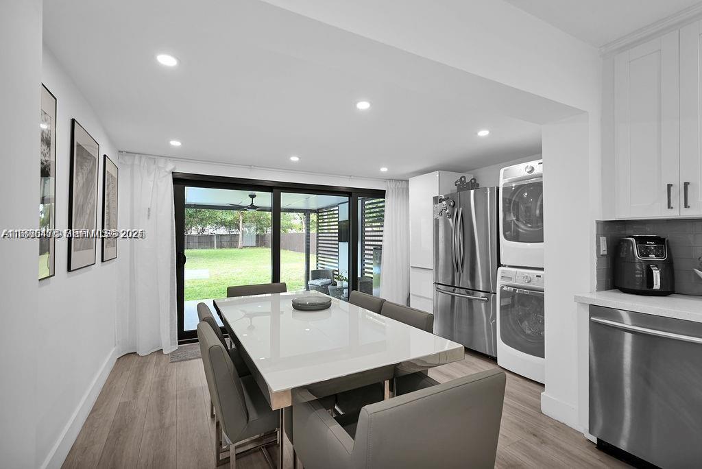 HOLLYWOOD LITTLE RANCHES - Residential