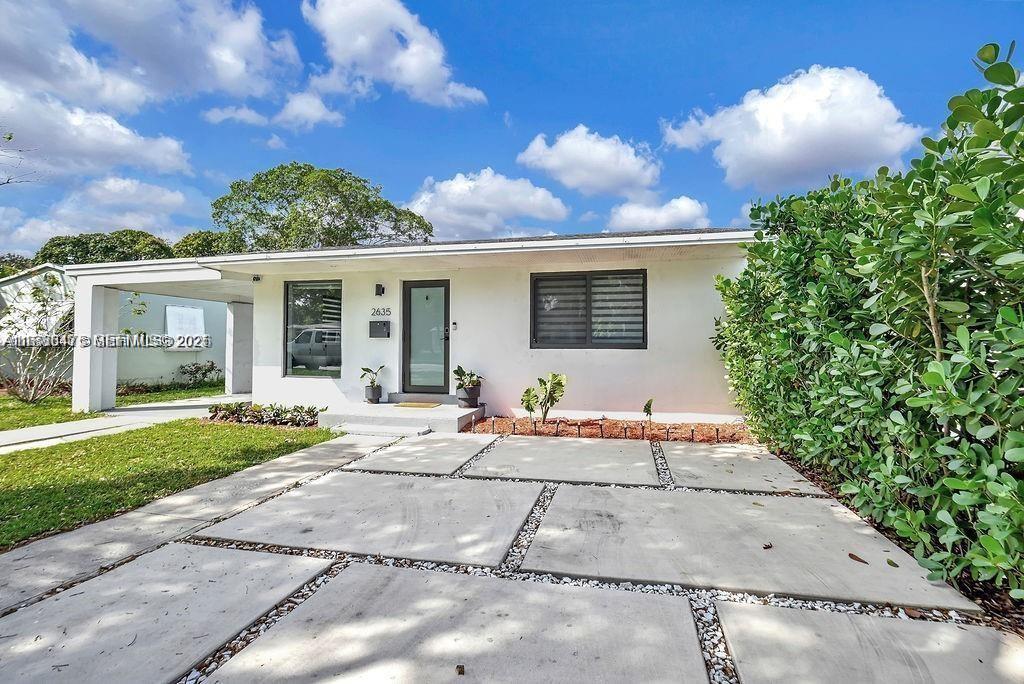 HOLLYWOOD LITTLE RANCHES - Residential