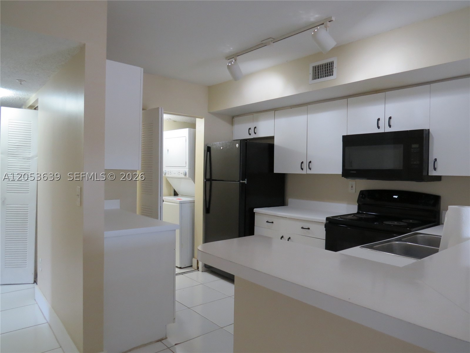 ROYAL GRAND CONDO - Residential