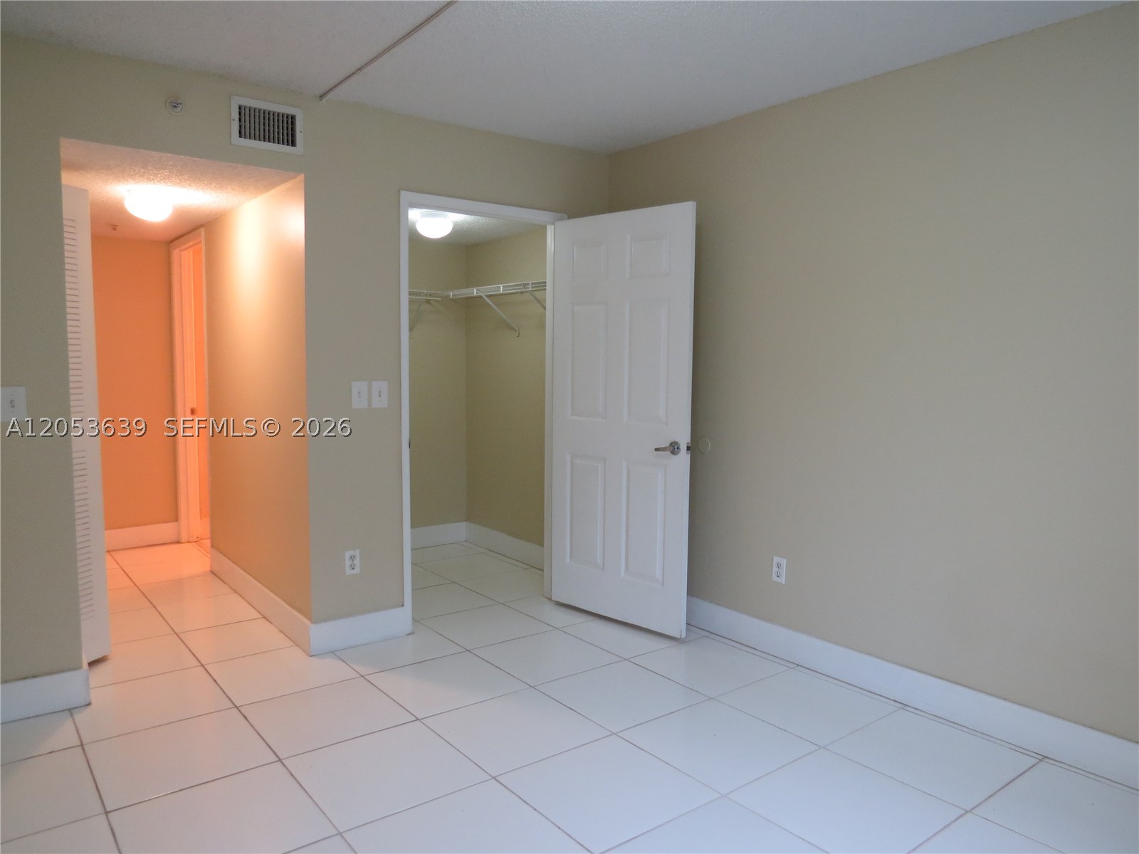ROYAL GRAND CONDO - Residential