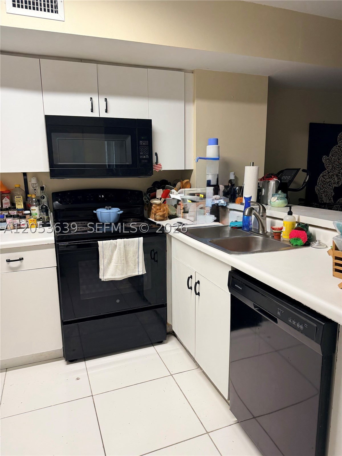 ROYAL GRAND CONDO - Residential
