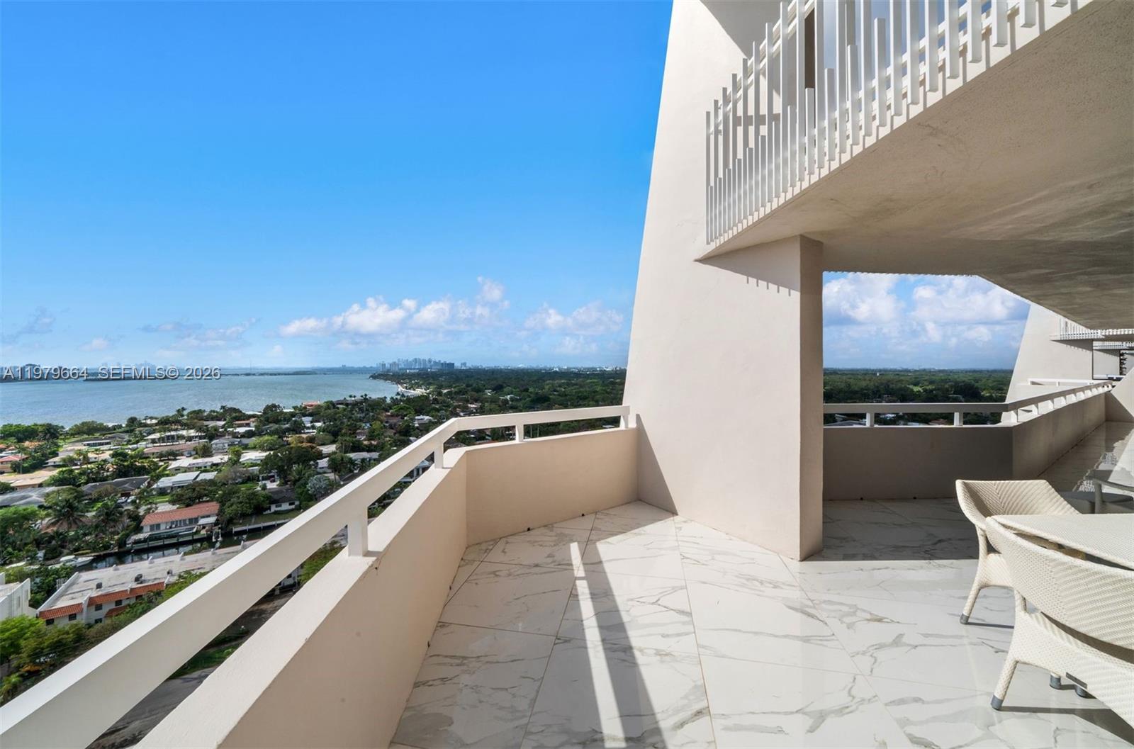 TOWERS OF QUAYSIDE CONDO - Residential