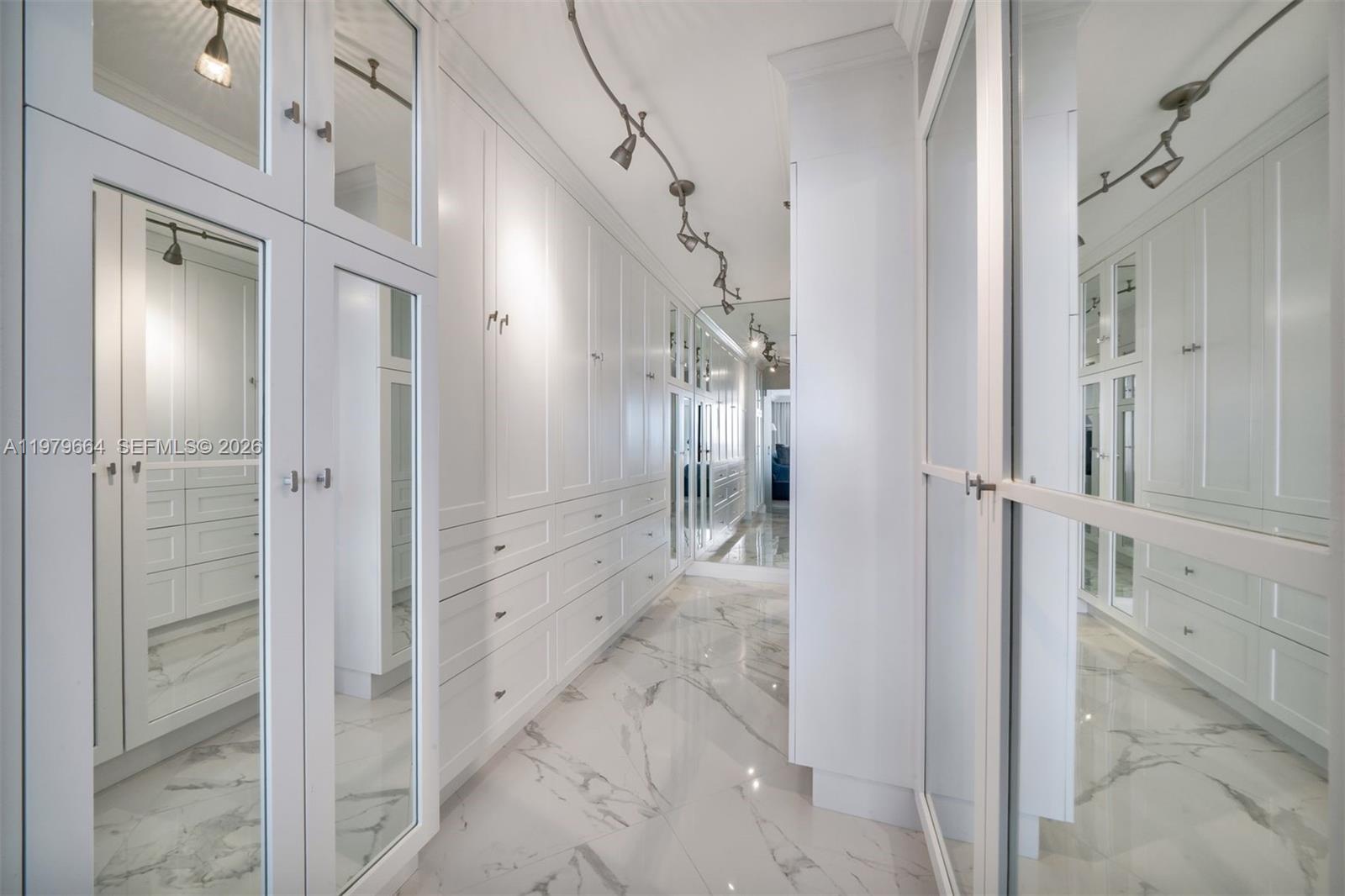 TOWERS OF QUAYSIDE CONDO - Residential
