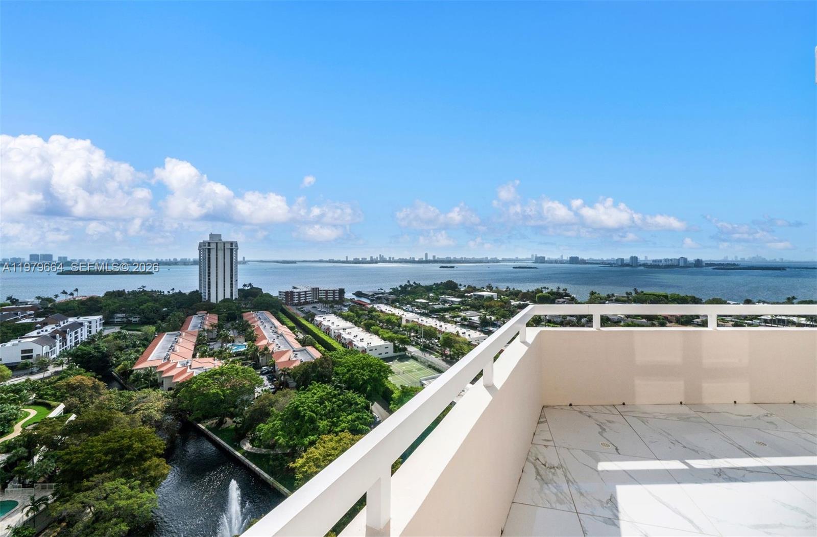 TOWERS OF QUAYSIDE CONDO - Residential