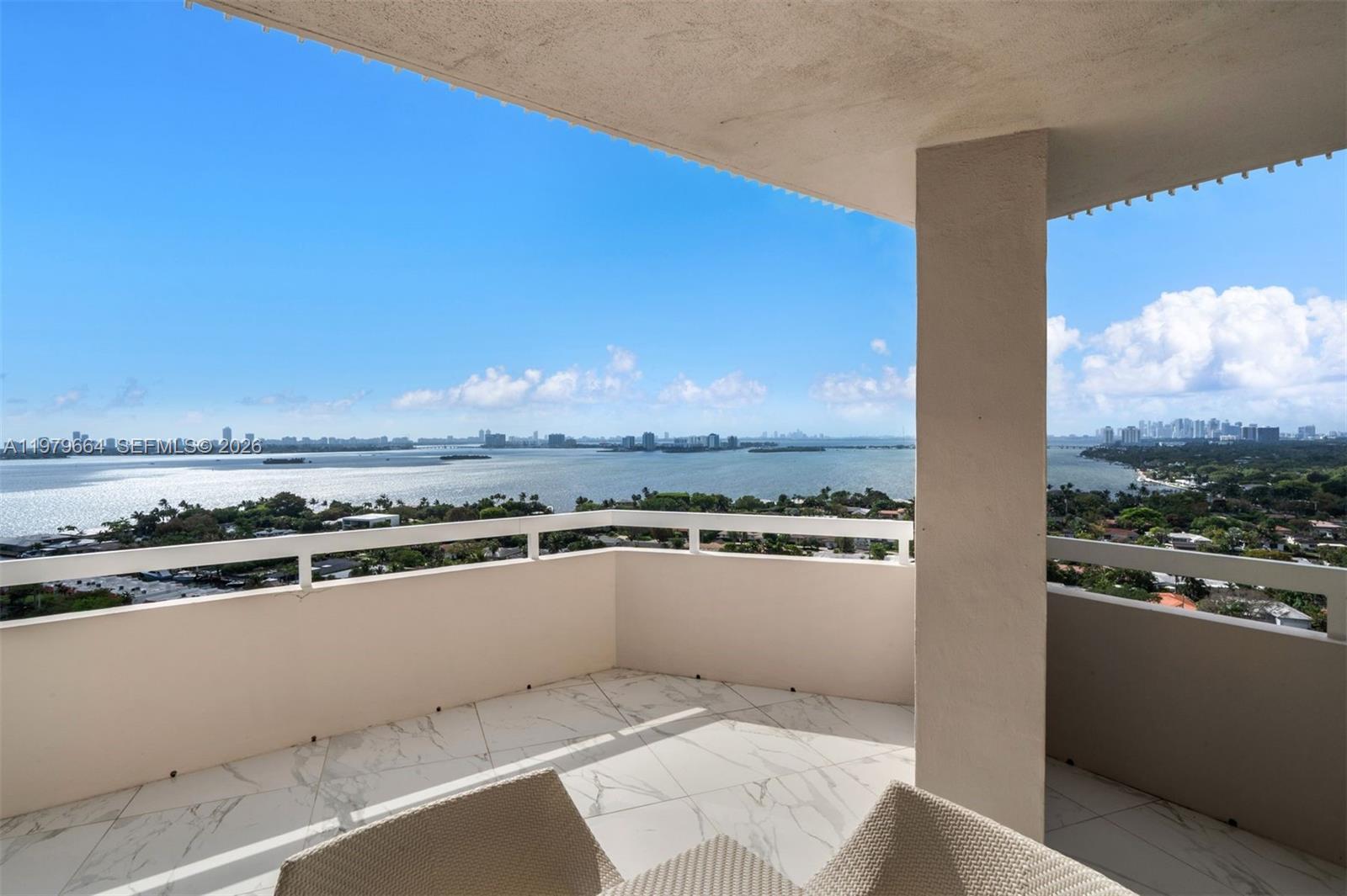 TOWERS OF QUAYSIDE CONDO - Residential