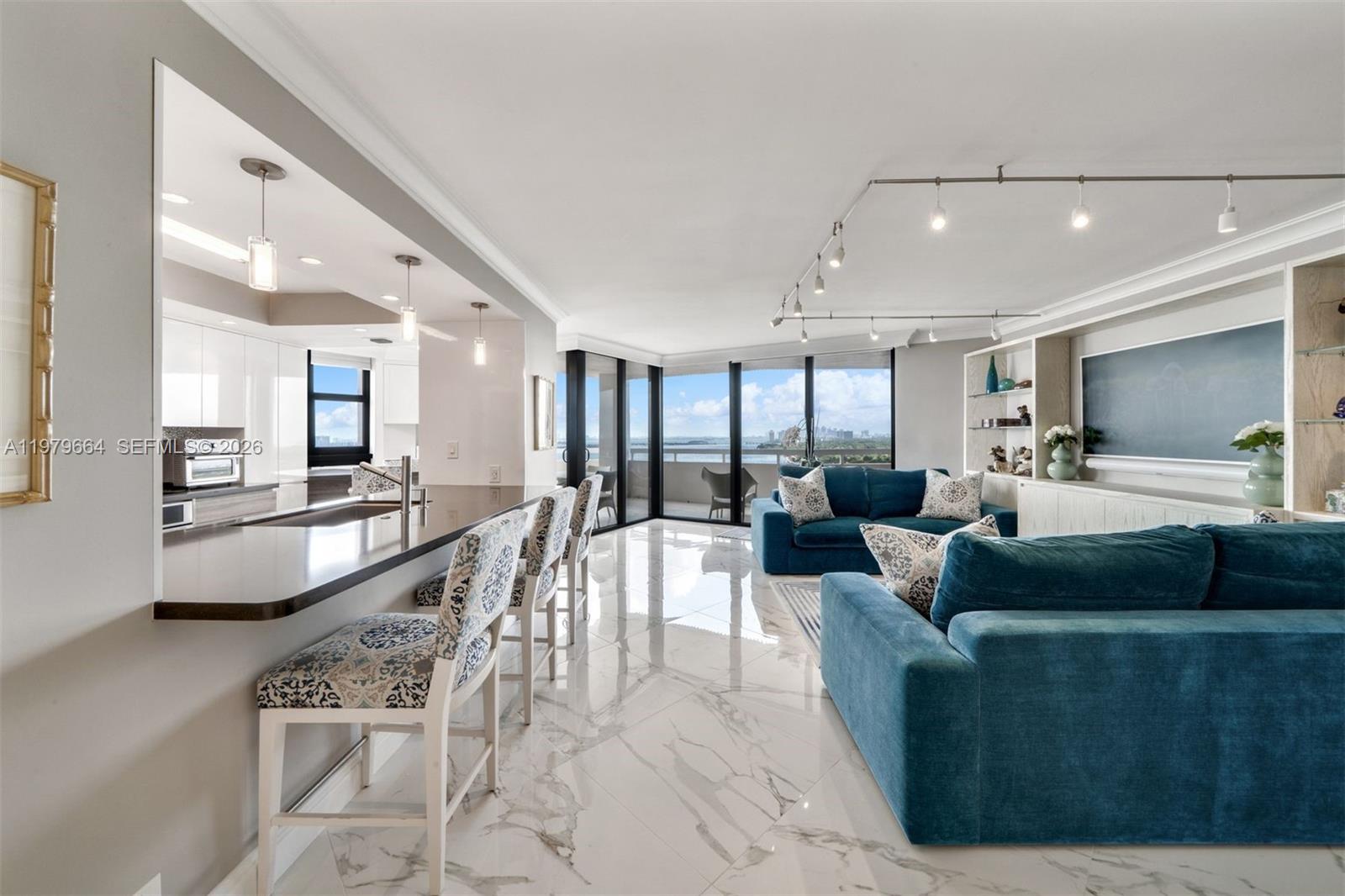 TOWERS OF QUAYSIDE CONDO - Residential