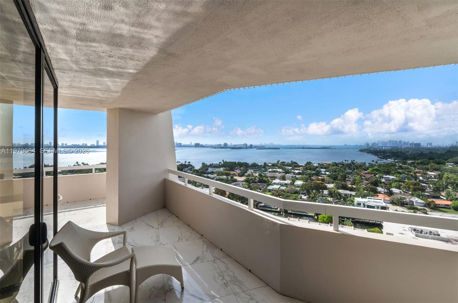 TOWERS OF QUAYSIDE CONDO - Residential