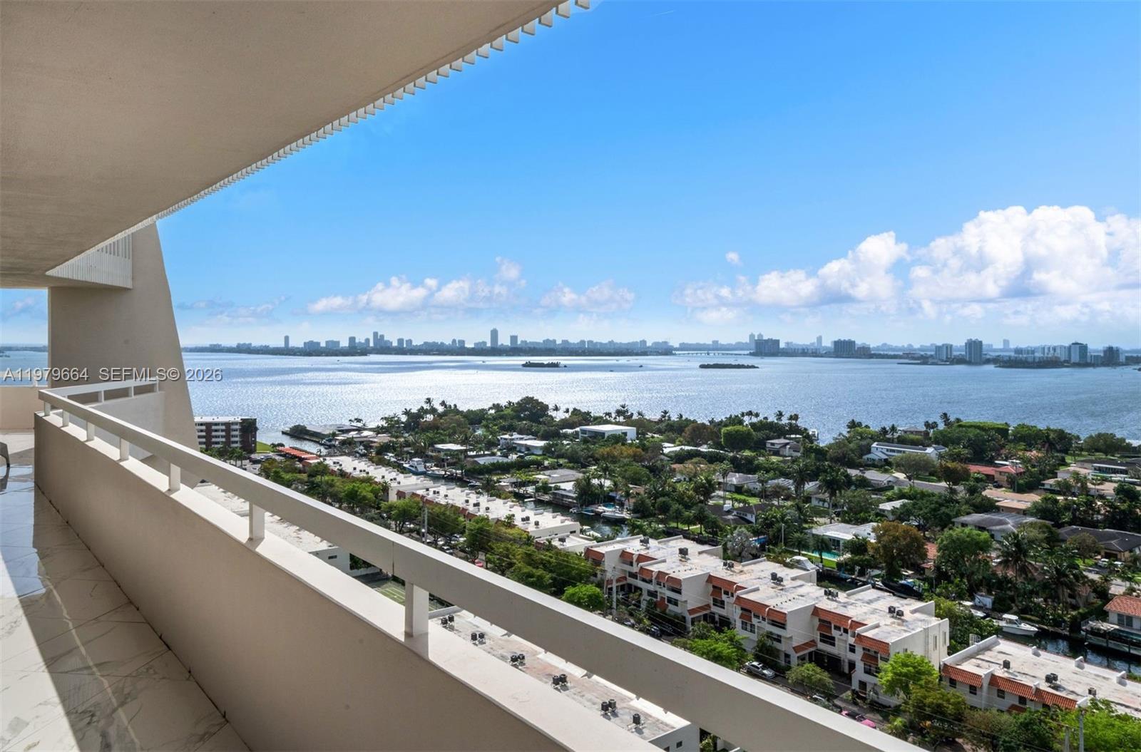 TOWERS OF QUAYSIDE CONDO - Residential