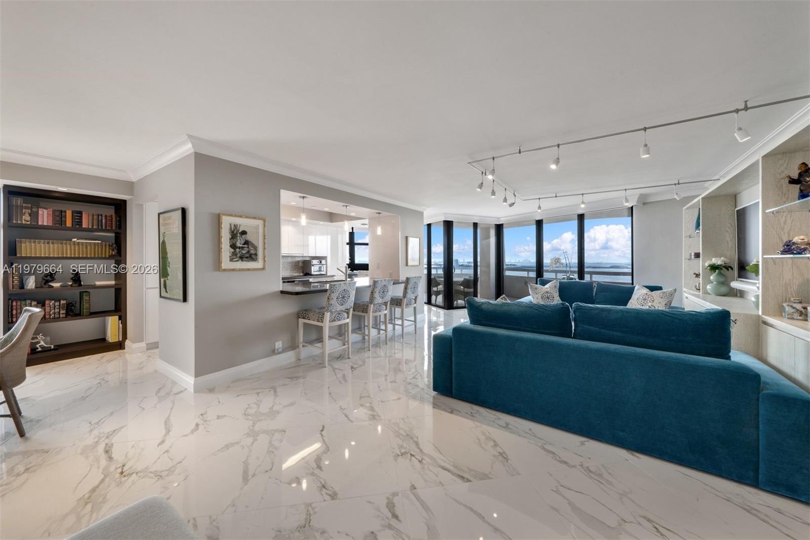 TOWERS OF QUAYSIDE CONDO - Residential