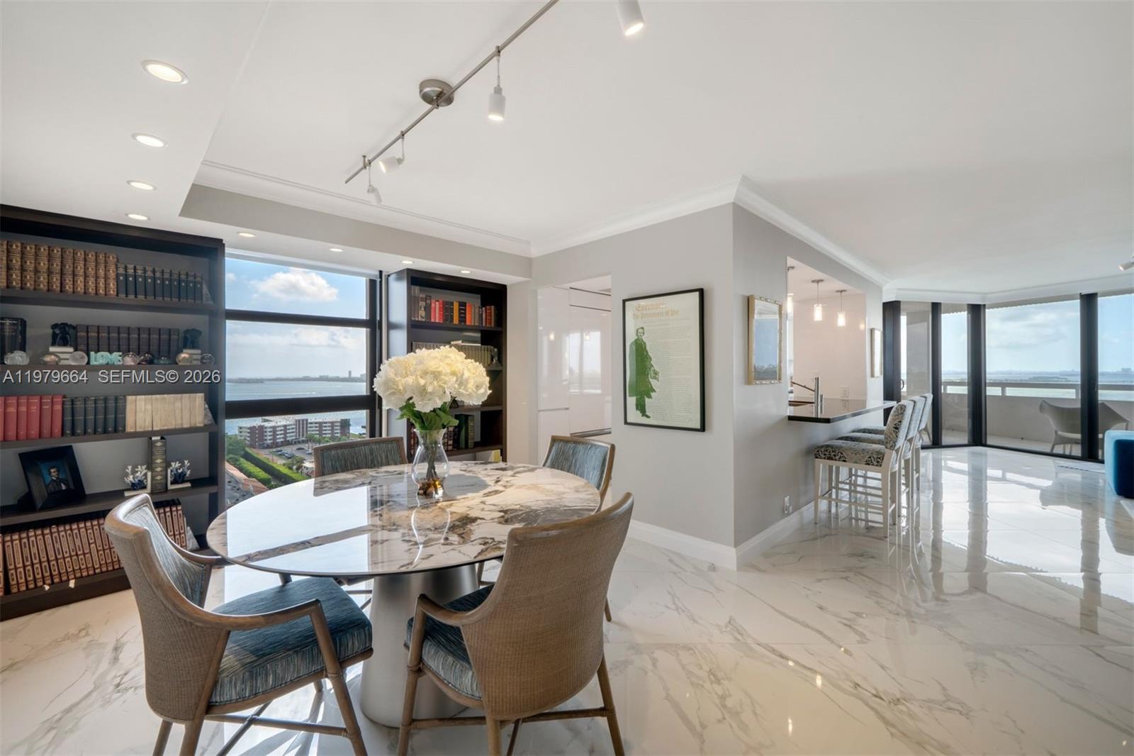 TOWERS OF QUAYSIDE CONDO - Residential