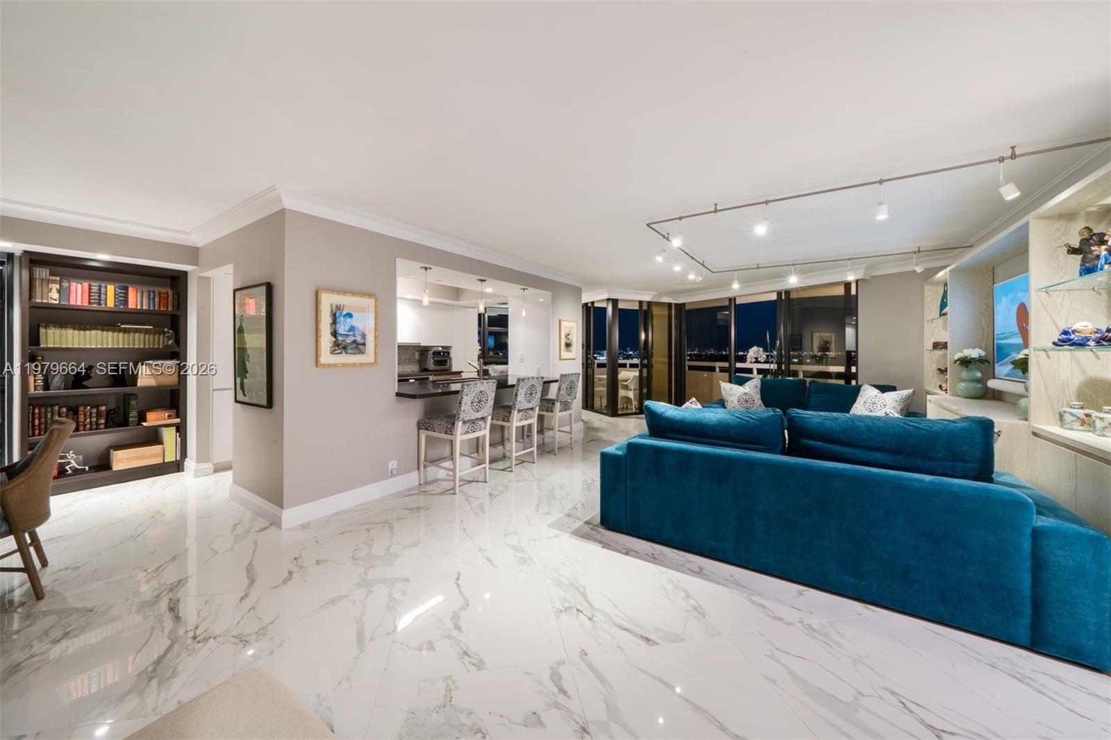 TOWERS OF QUAYSIDE CONDO - Residential