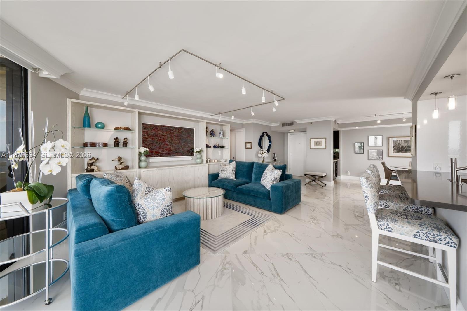 TOWERS OF QUAYSIDE CONDO - Residential