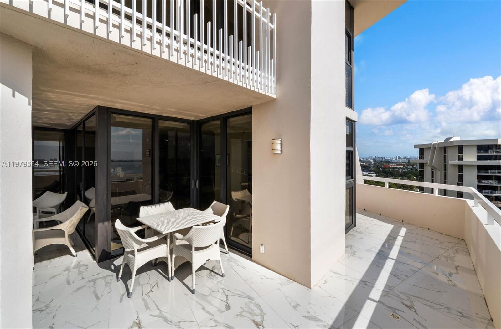 TOWERS OF QUAYSIDE CONDO - Residential