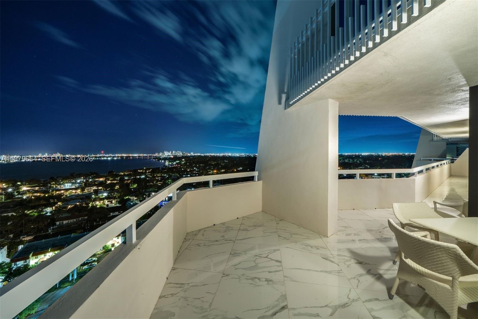 TOWERS OF QUAYSIDE CONDO - Residential