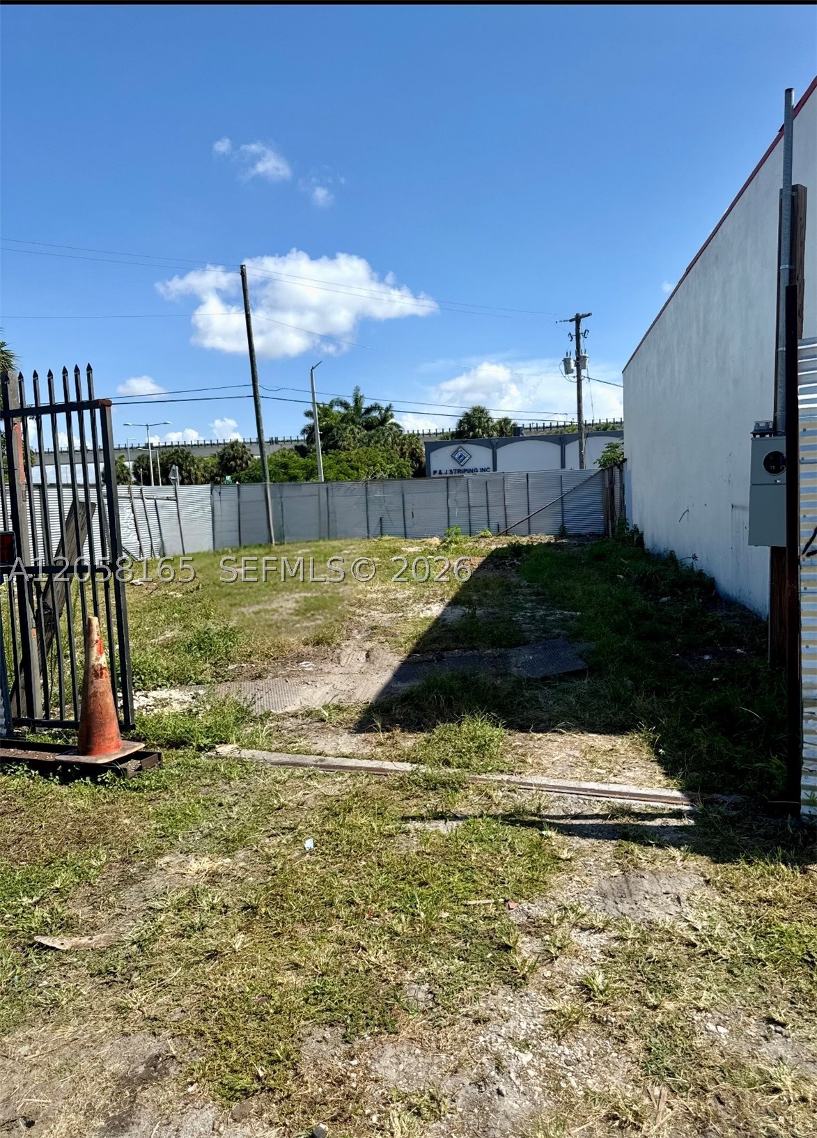 GRAPELAND GARDENS - Commercial Sale