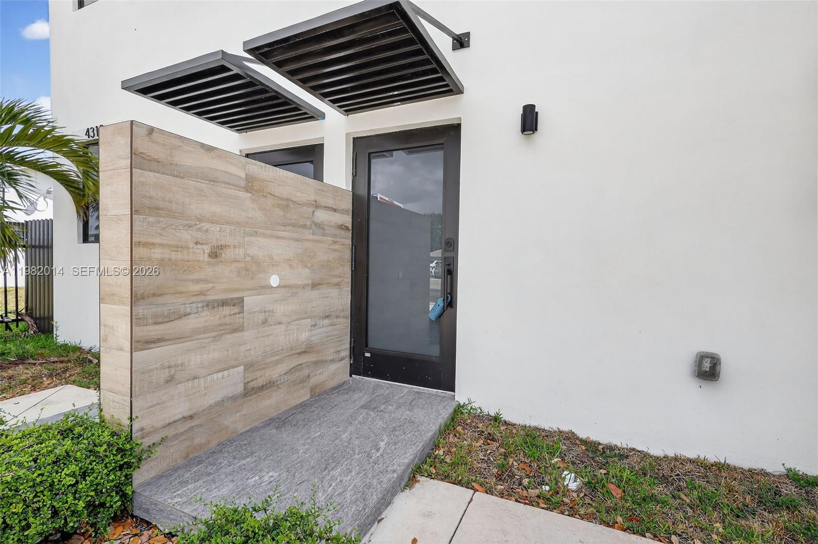 LAURAVILLE GARDENS - Residential