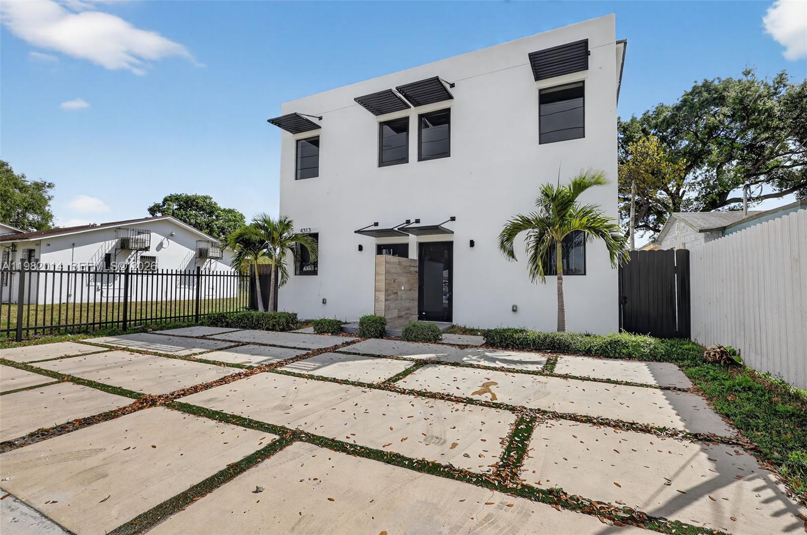 LAURAVILLE GARDENS - Residential