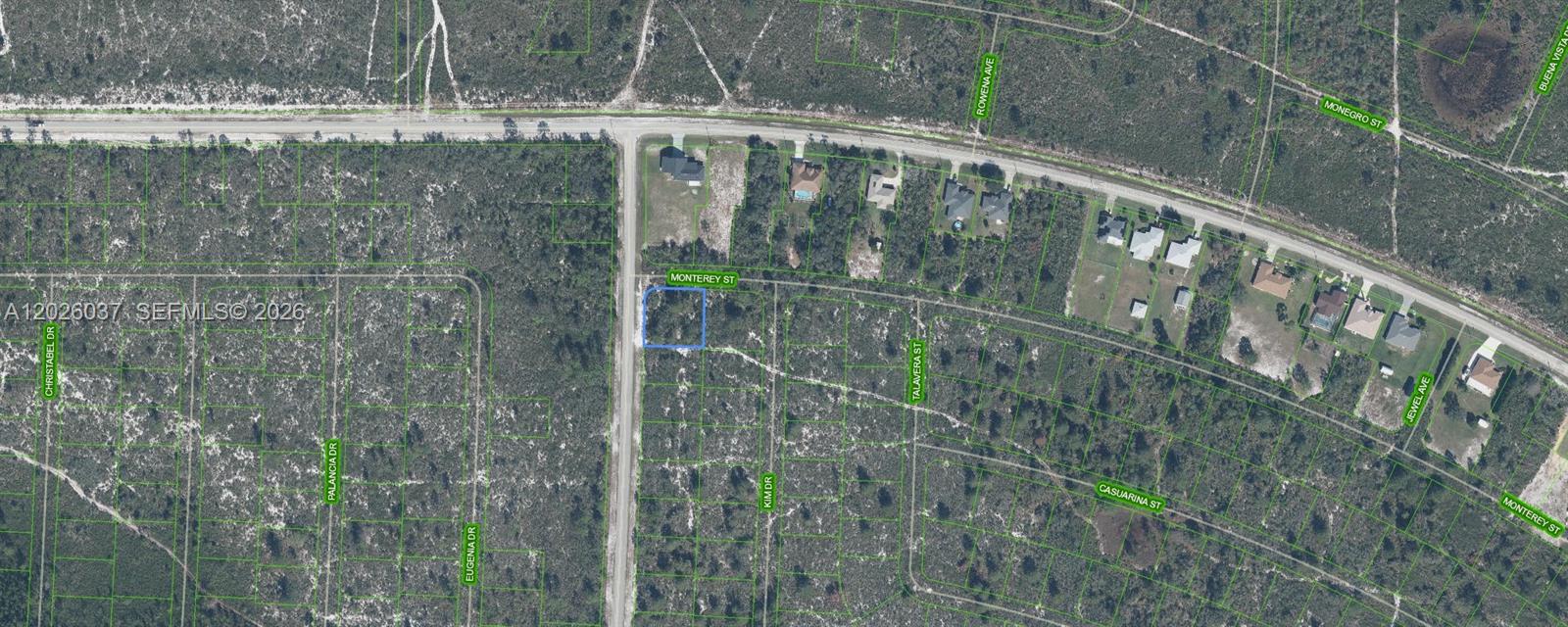 OWNER WILL FIANANCE!! 2K DOWN, 354.44 PER MONTH FOR 60 MONTHS AT 7%! BUILDERS DREAM 5 LOTS ADJACENT TO EACH OTHER. ALL ON A PAVED ROAD!! LOT IS ZONED FOR RESIDENTIAL PROPERTY! BUYING PROPERTY IN THE SUN N' LAKES GIVES YOU ACCESS TO THE SUN N' LAKES COMMUNITY CENTER. Sun N' Lakes features 2 championship 18-hole golf courses, a restaurant, clubhouse, gym, playground, community pool, splash pad, fitness center, pickleball, and tennis courts. Conveniently located in Sebring, just 1.5 hours from Disney, Tampa, and Anna Maria Island beaches, and close to Advent Health and Sun N Lake Elementary.