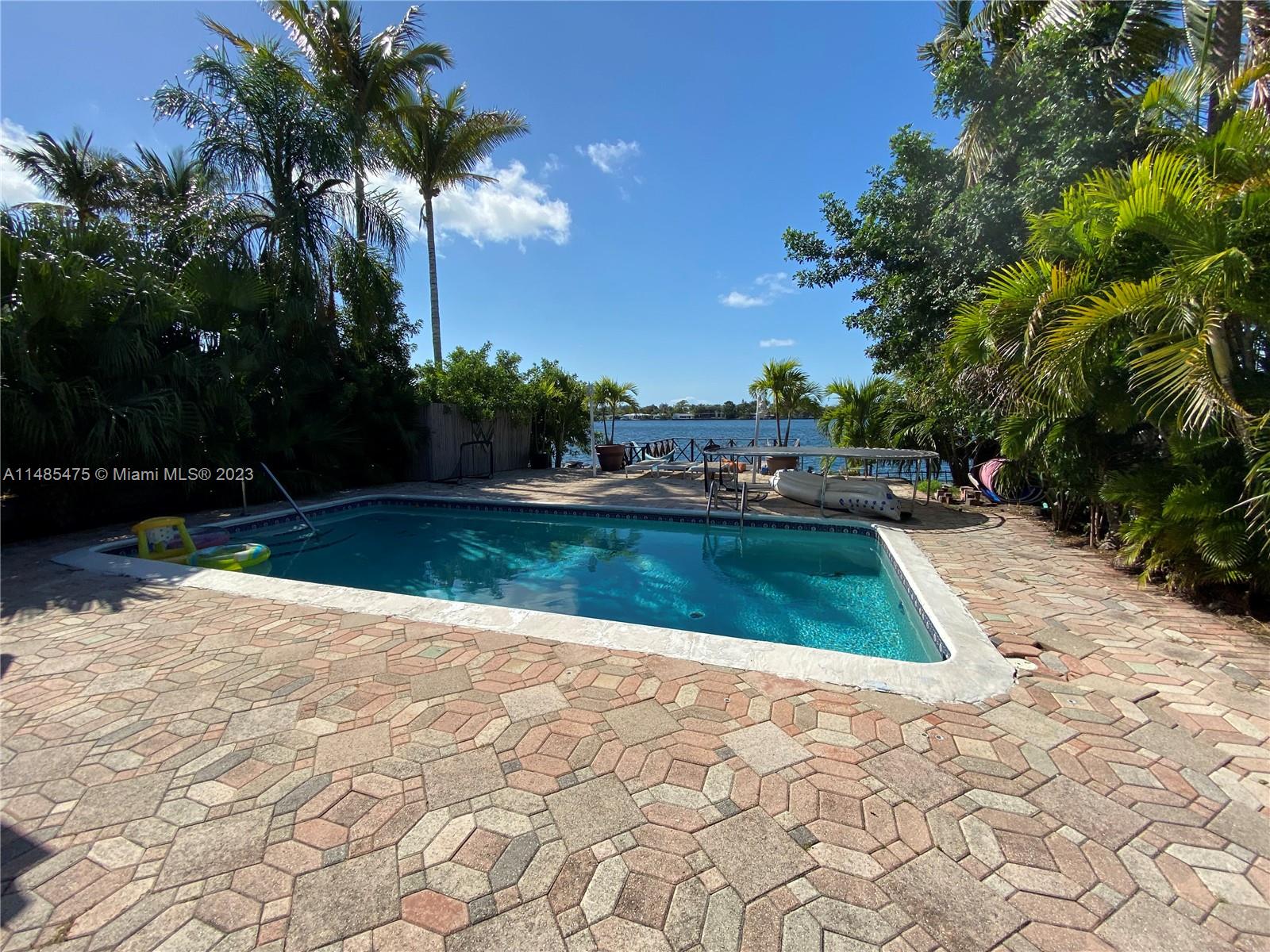 BISCAYNE BEACH-2ND ADDN - Residential