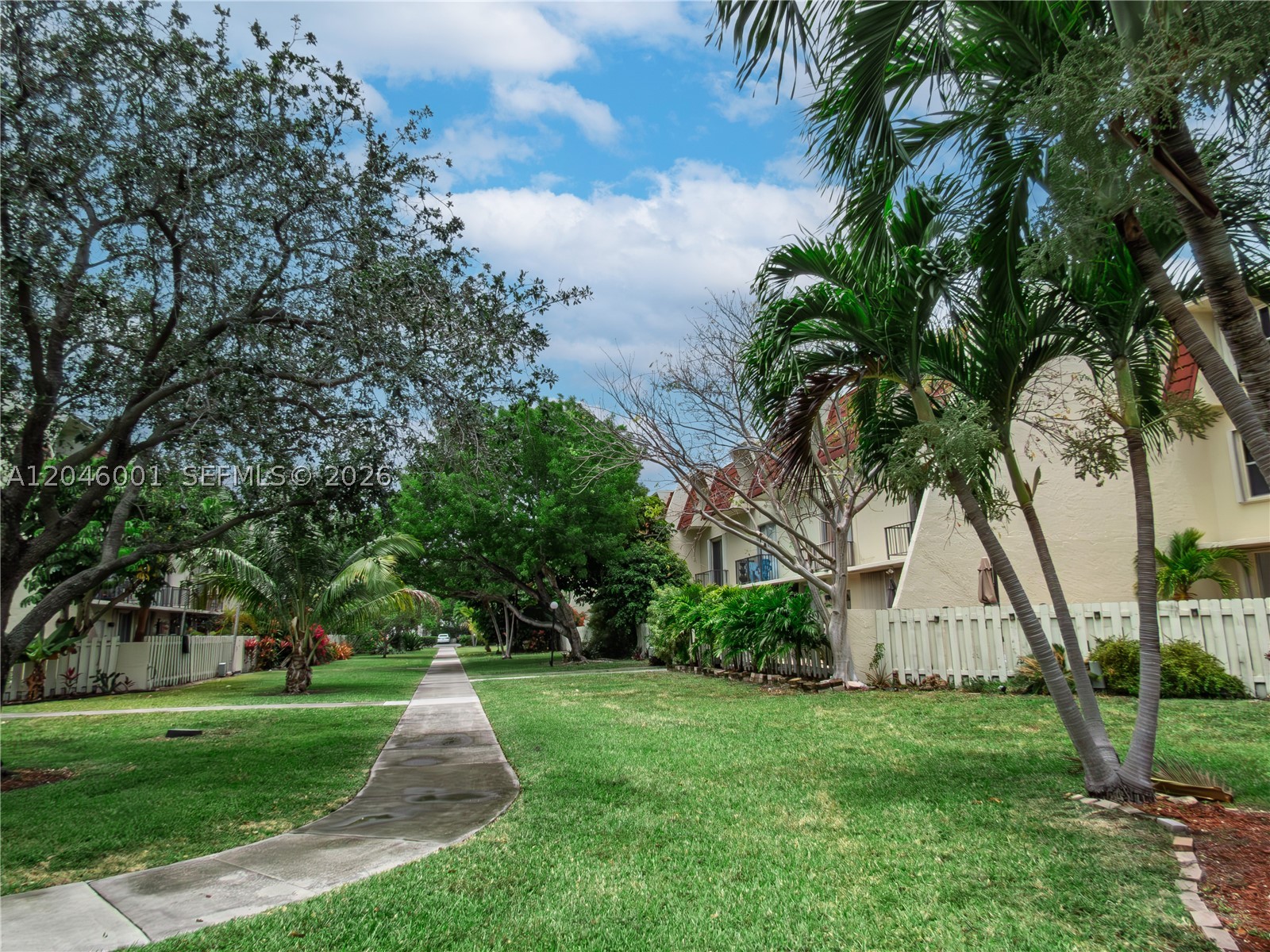 NORTHGATE TOWNHOUSE CONDO - Residential Lease