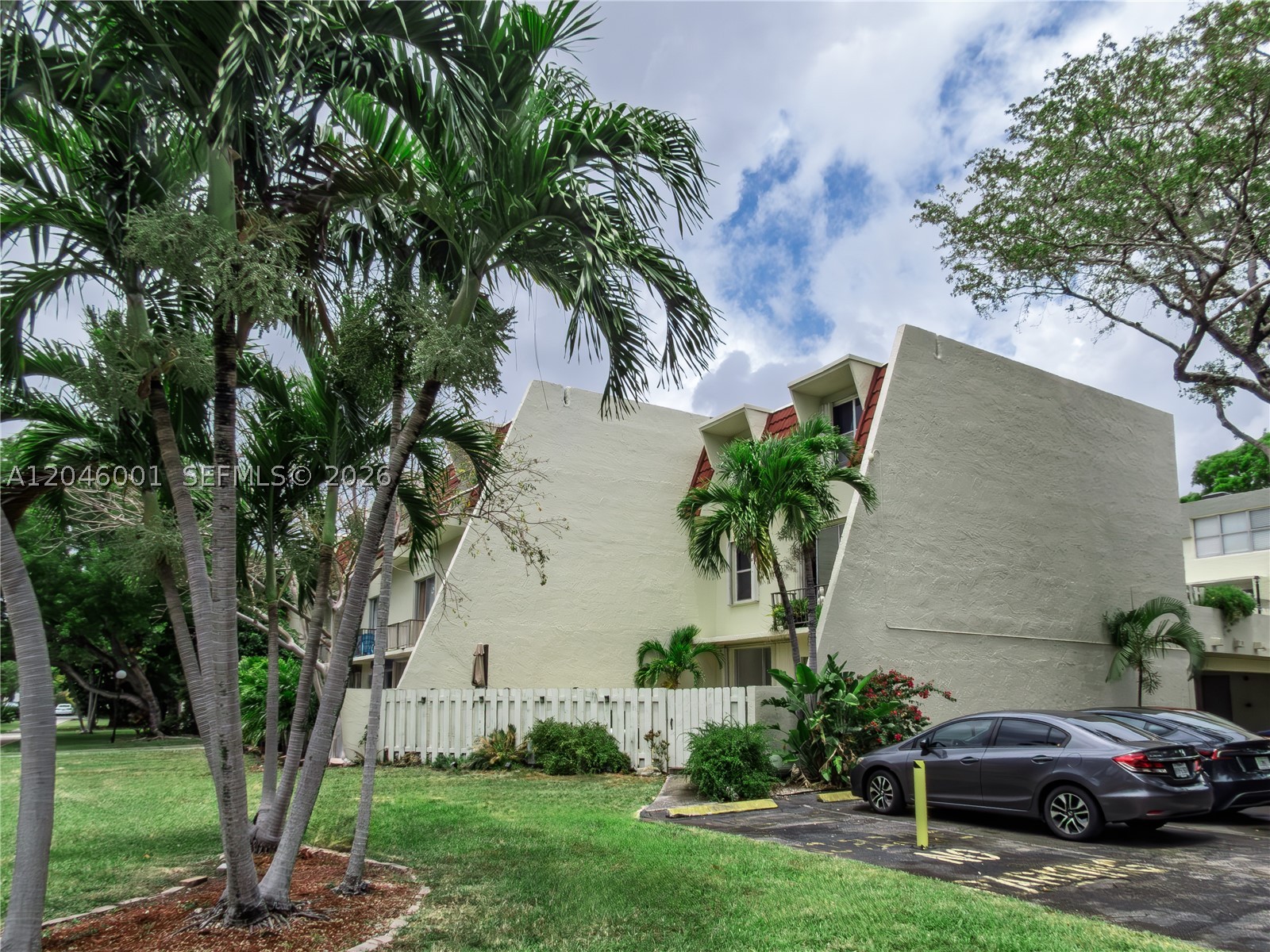 NORTHGATE TOWNHOUSE CONDO - Residential Lease