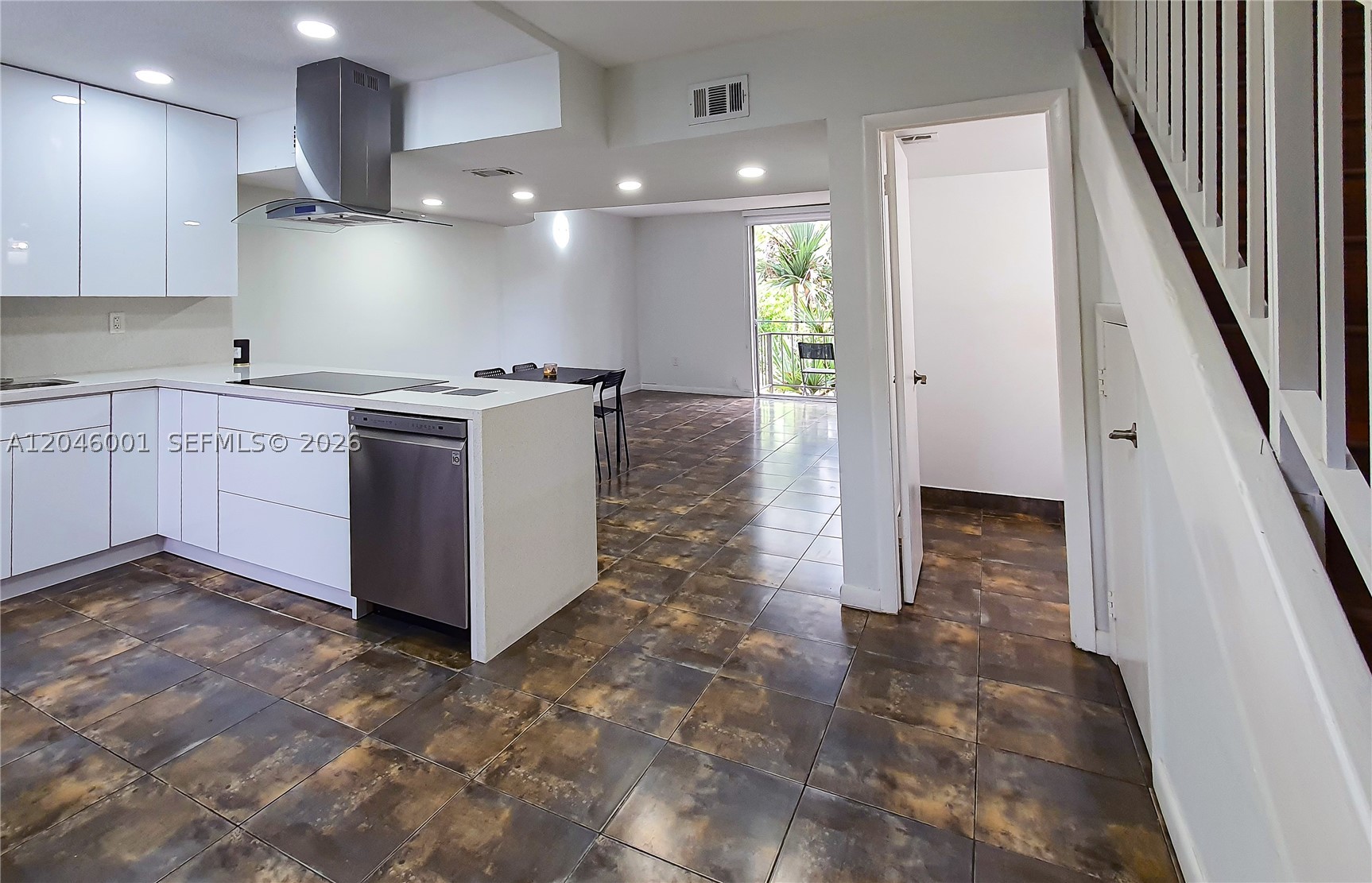 NORTHGATE TOWNHOUSE CONDO - Residential Lease