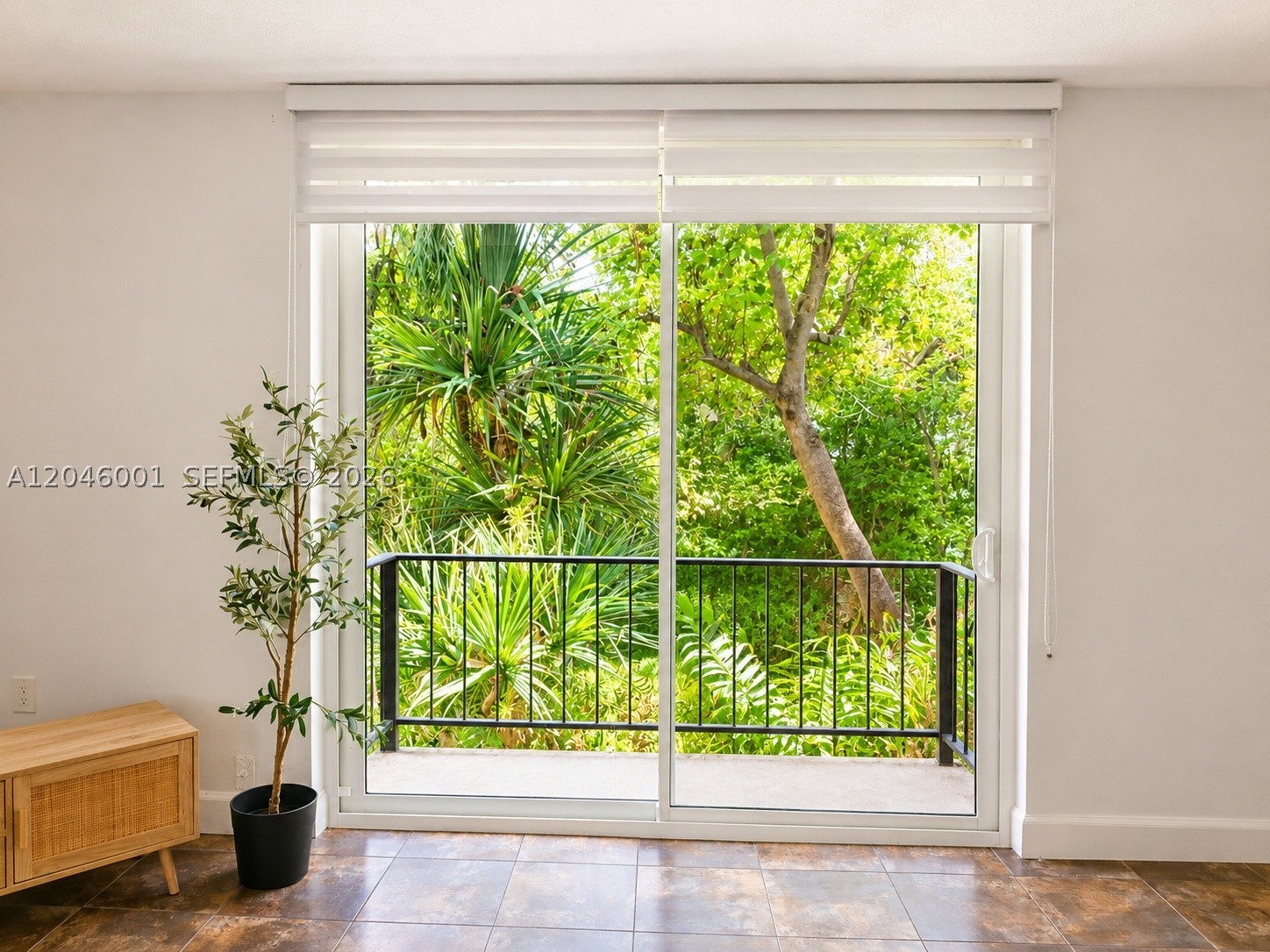 NORTHGATE TOWNHOUSE CONDO - Residential Lease