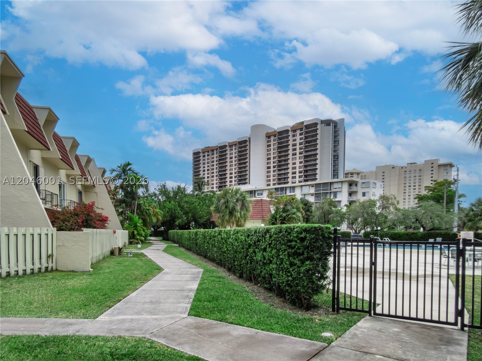 NORTHGATE TOWNHOUSE CONDO - Residential Lease