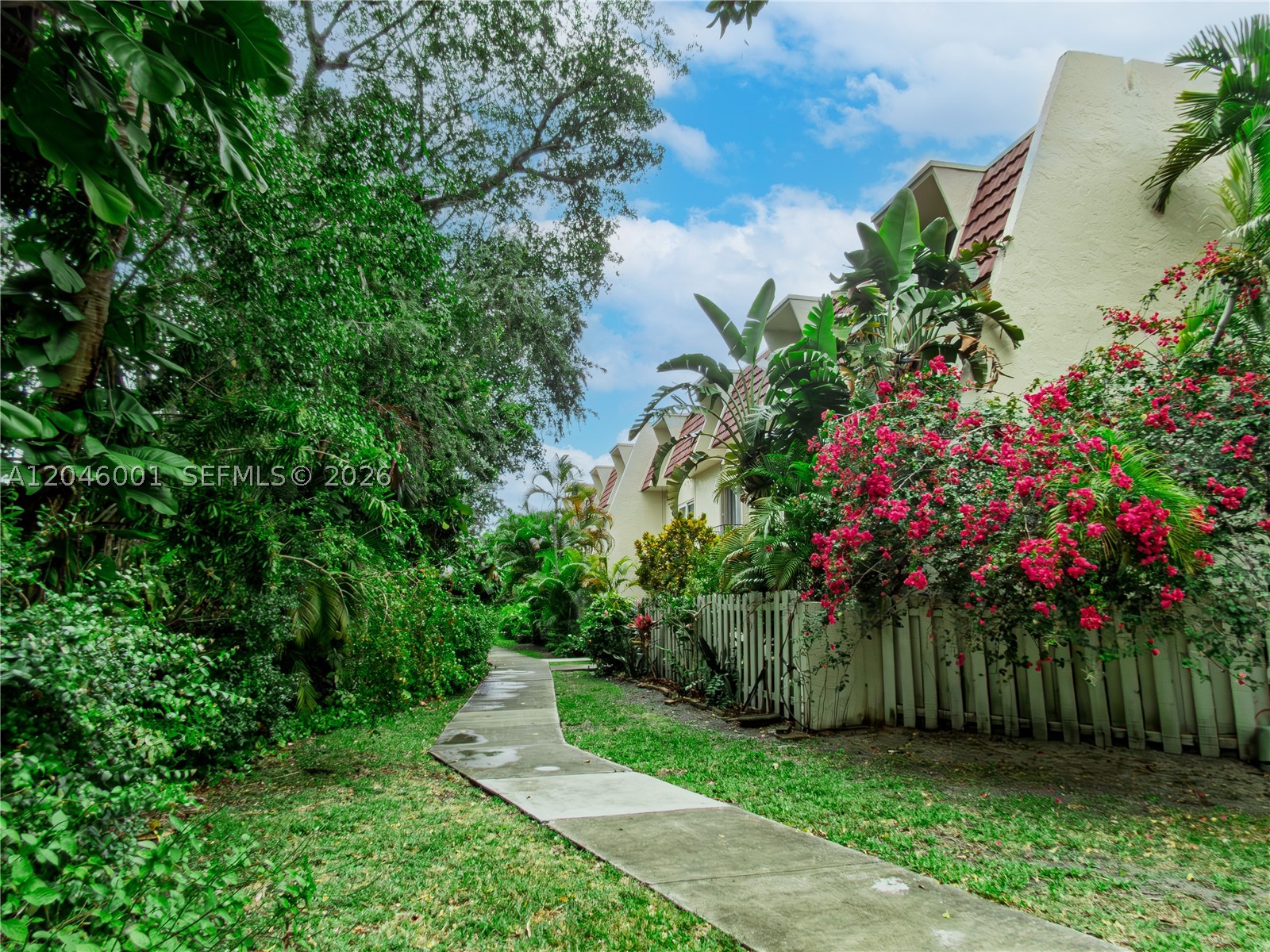 NORTHGATE TOWNHOUSE CONDO - Residential Lease