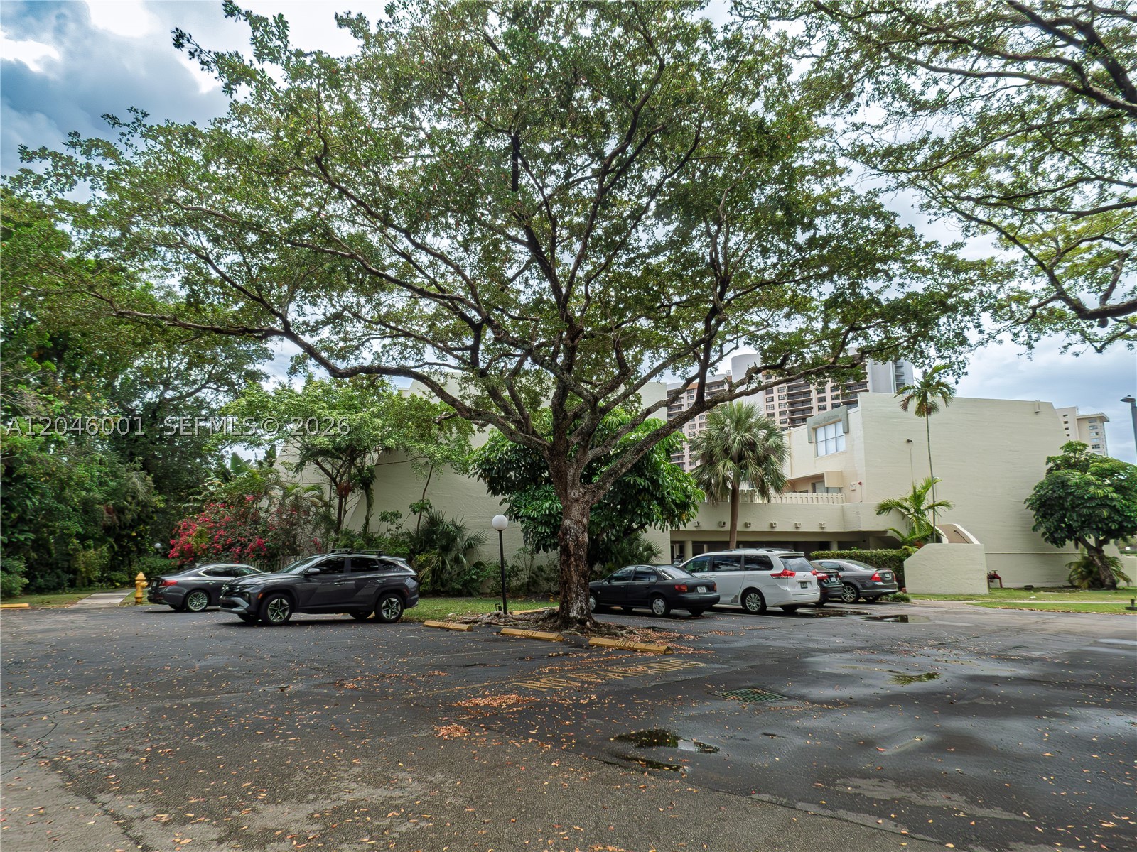 NORTHGATE TOWNHOUSE CONDO - Residential Lease