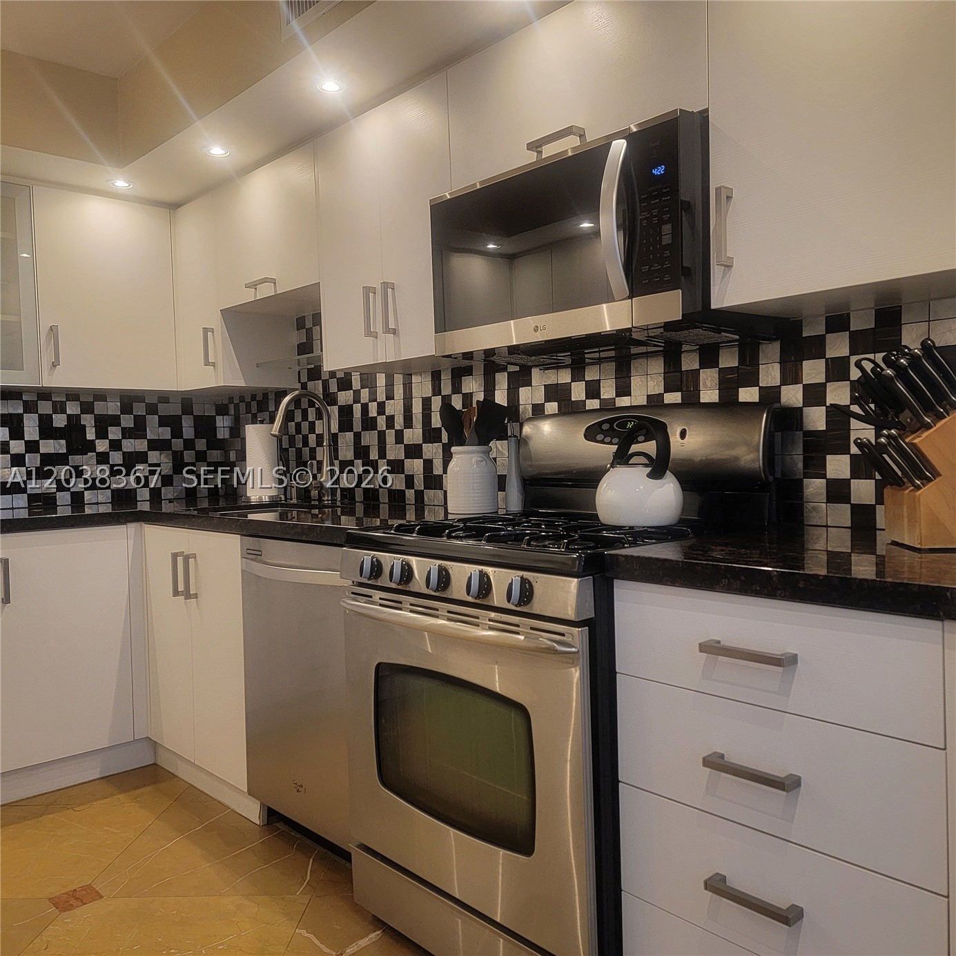 PARKER PLAZA CONDO ESTATE - Residential Lease