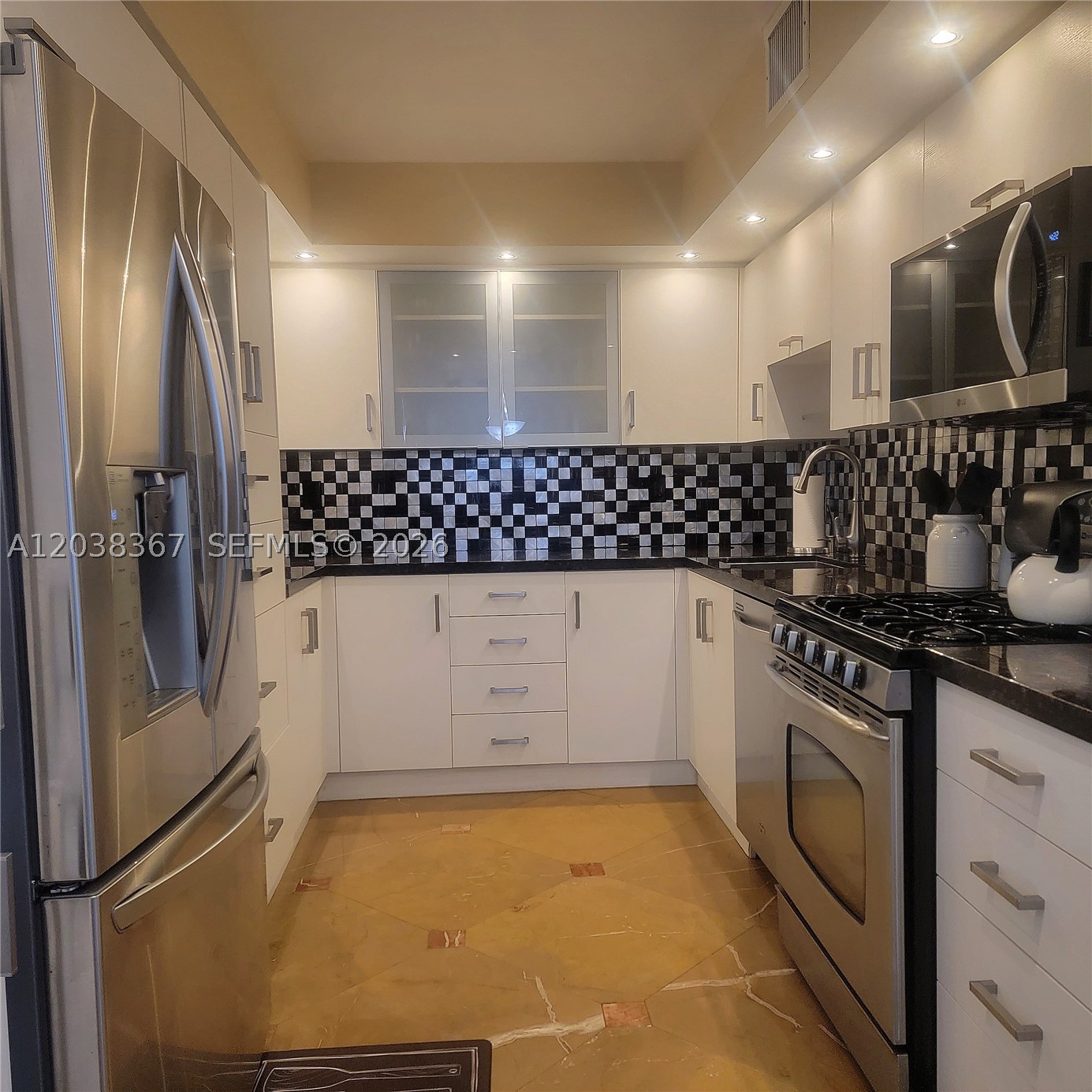 PARKER PLAZA CONDO ESTATE - Residential Lease