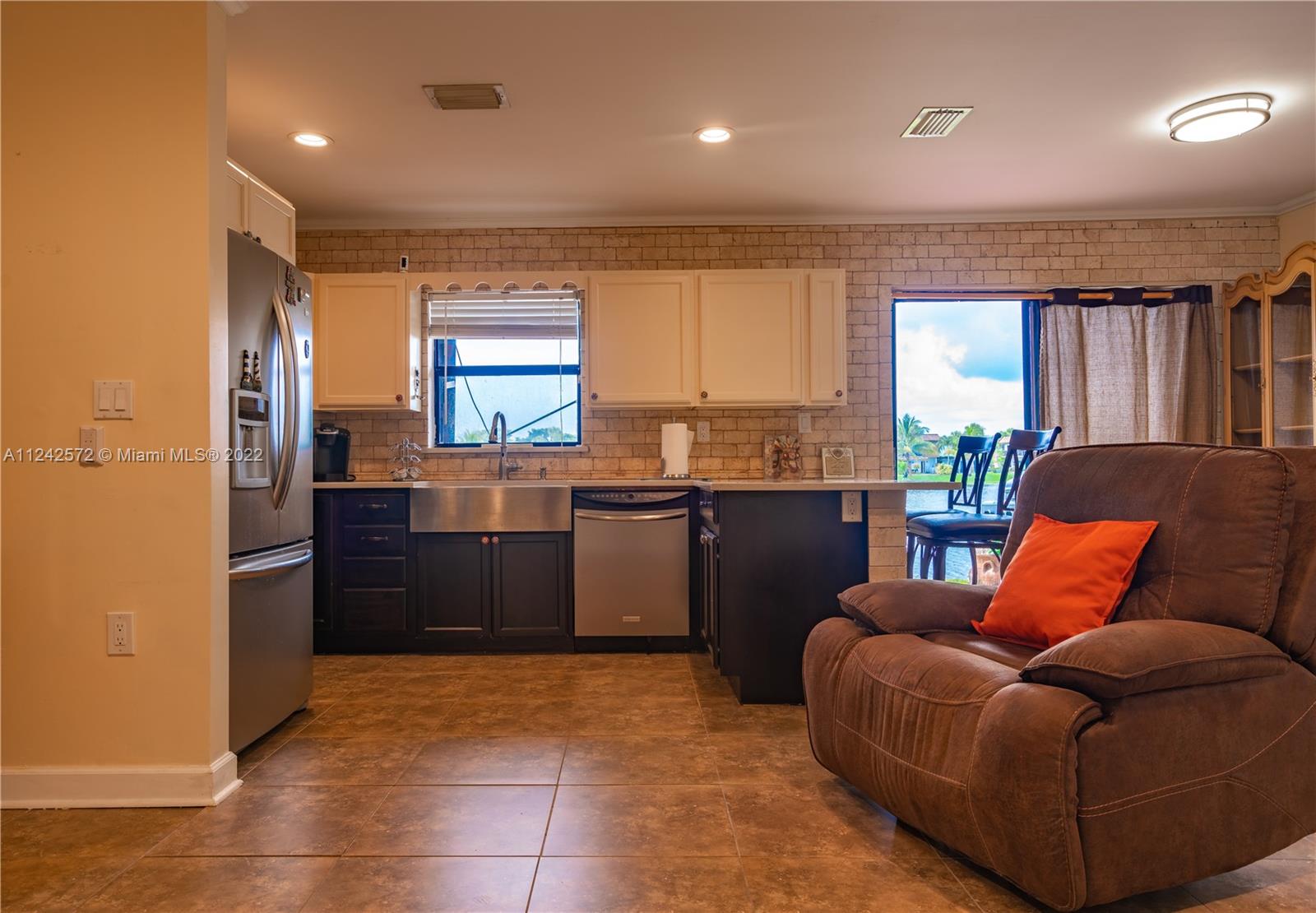 LAGUNA TROPICAL CONDO - Residential