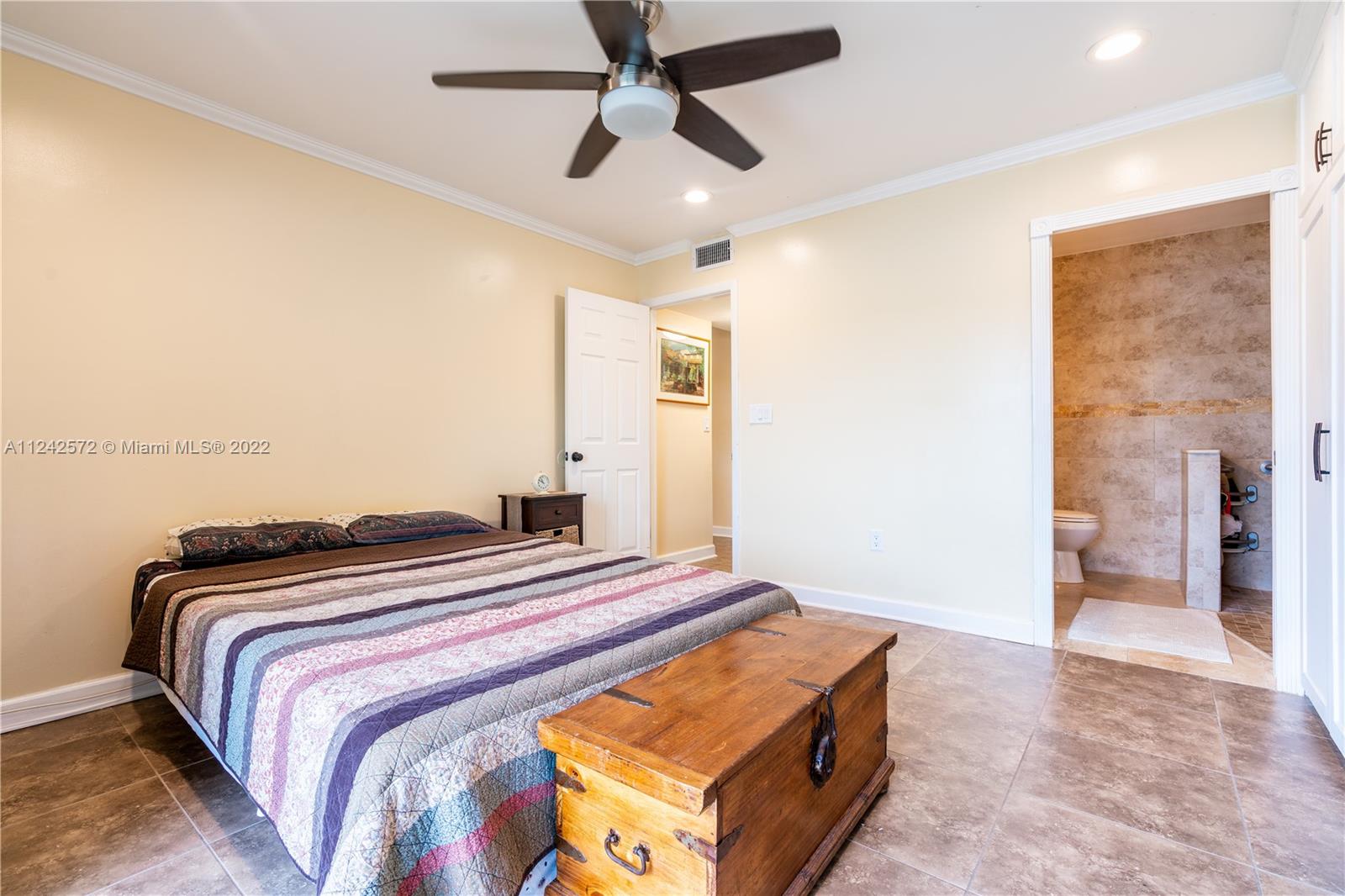 LAGUNA TROPICAL CONDO - Residential