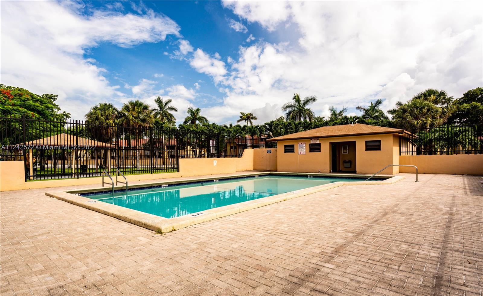 LAGUNA TROPICAL CONDO - Residential