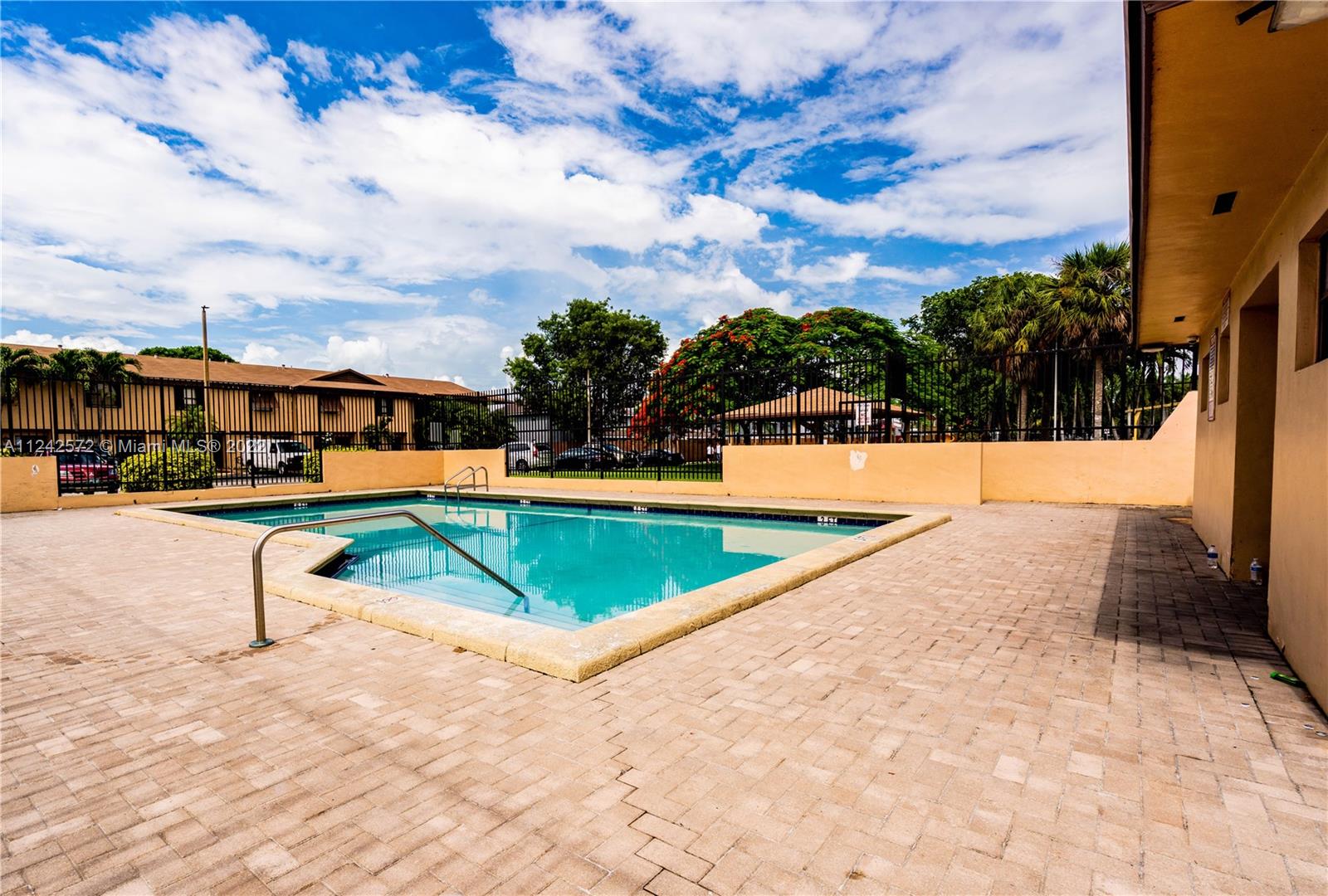 LAGUNA TROPICAL CONDO - Residential