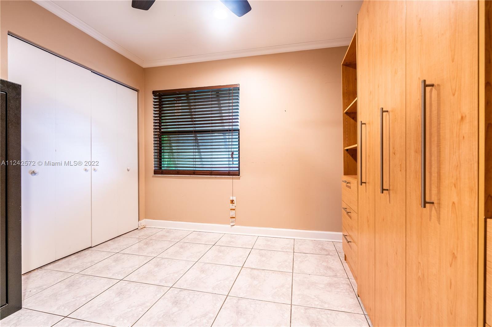 LAGUNA TROPICAL CONDO - Residential