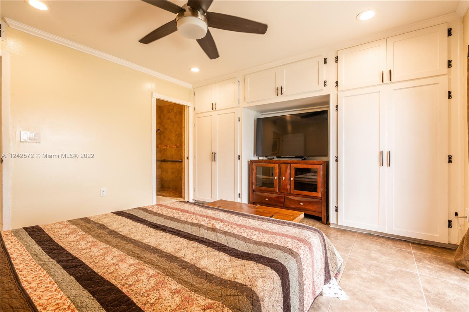 LAGUNA TROPICAL CONDO - Residential