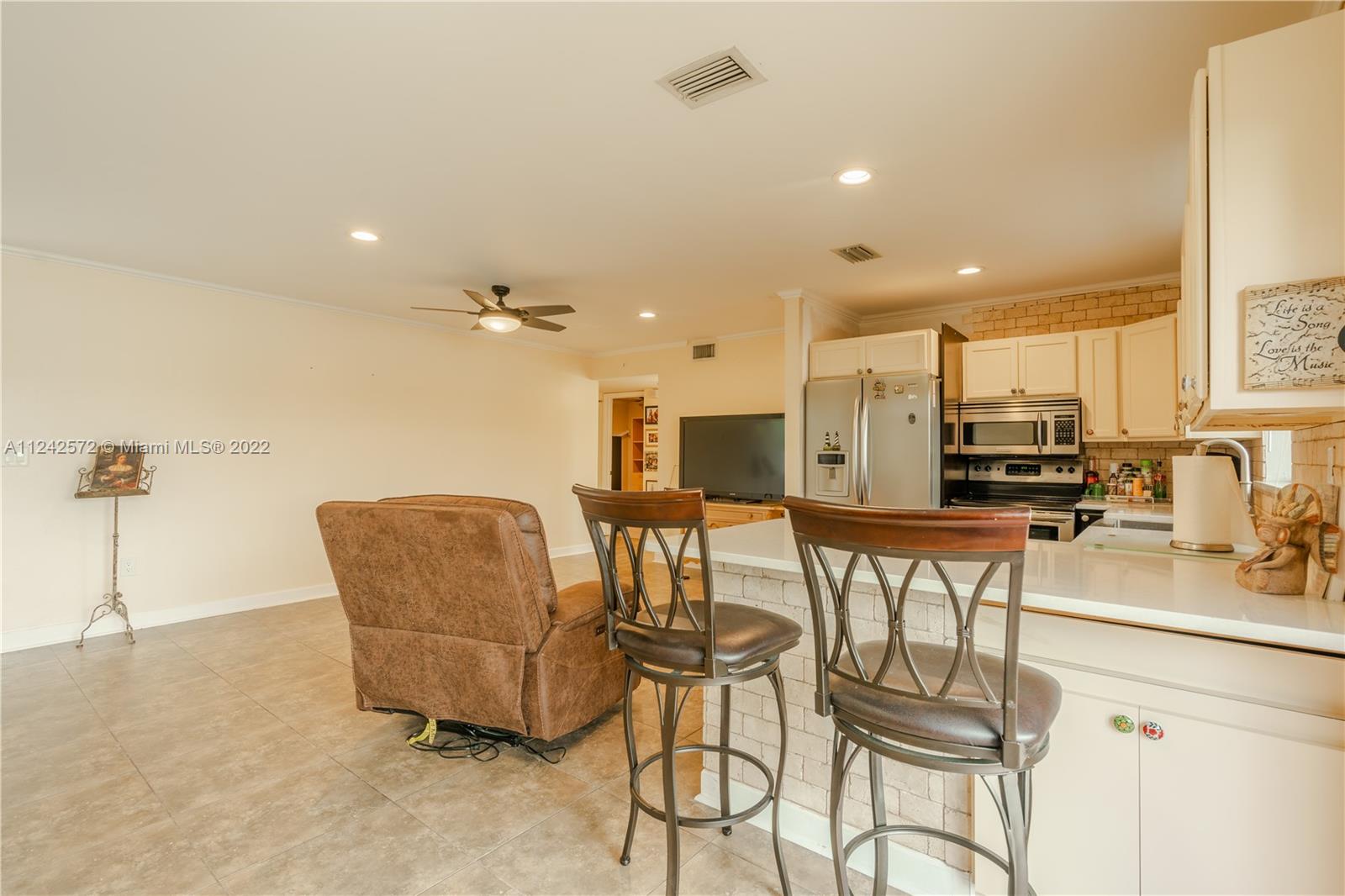 LAGUNA TROPICAL CONDO - Residential