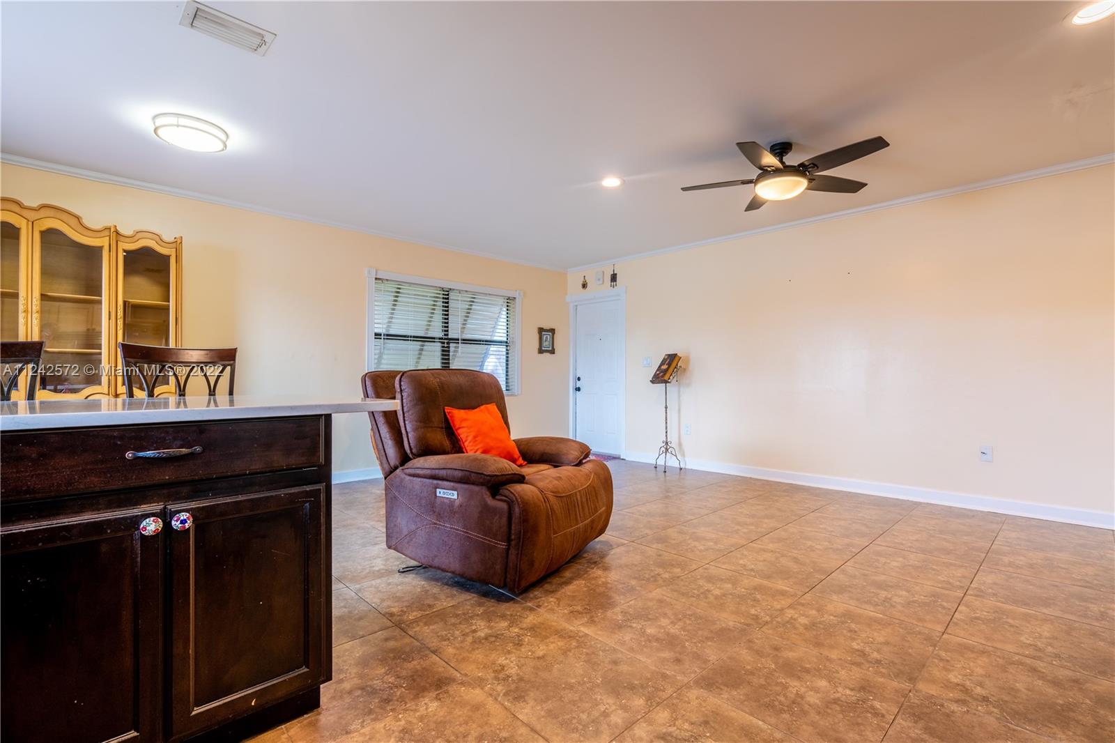 LAGUNA TROPICAL CONDO - Residential